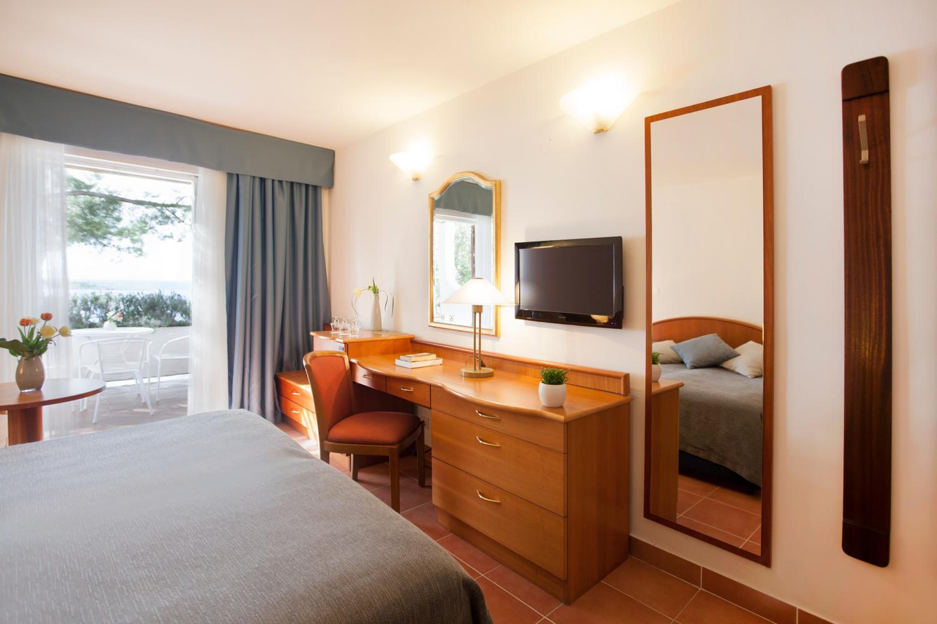 Special Offer - Deluxe Sea View And Balcony - Half Board Included photo 2