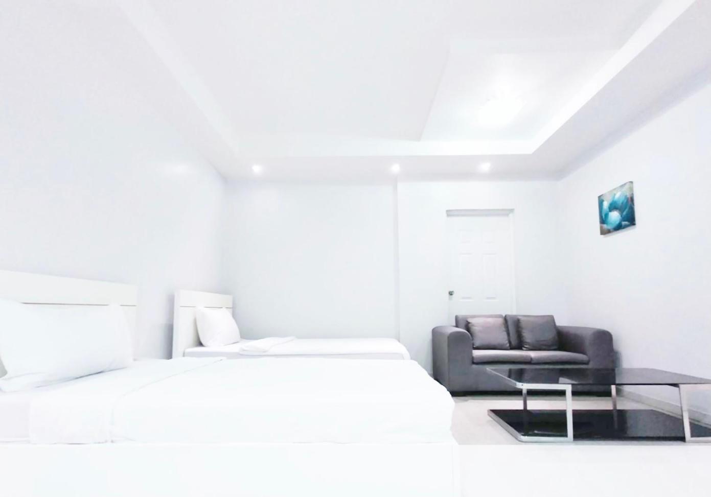 Standard Twin Room with Bathtub