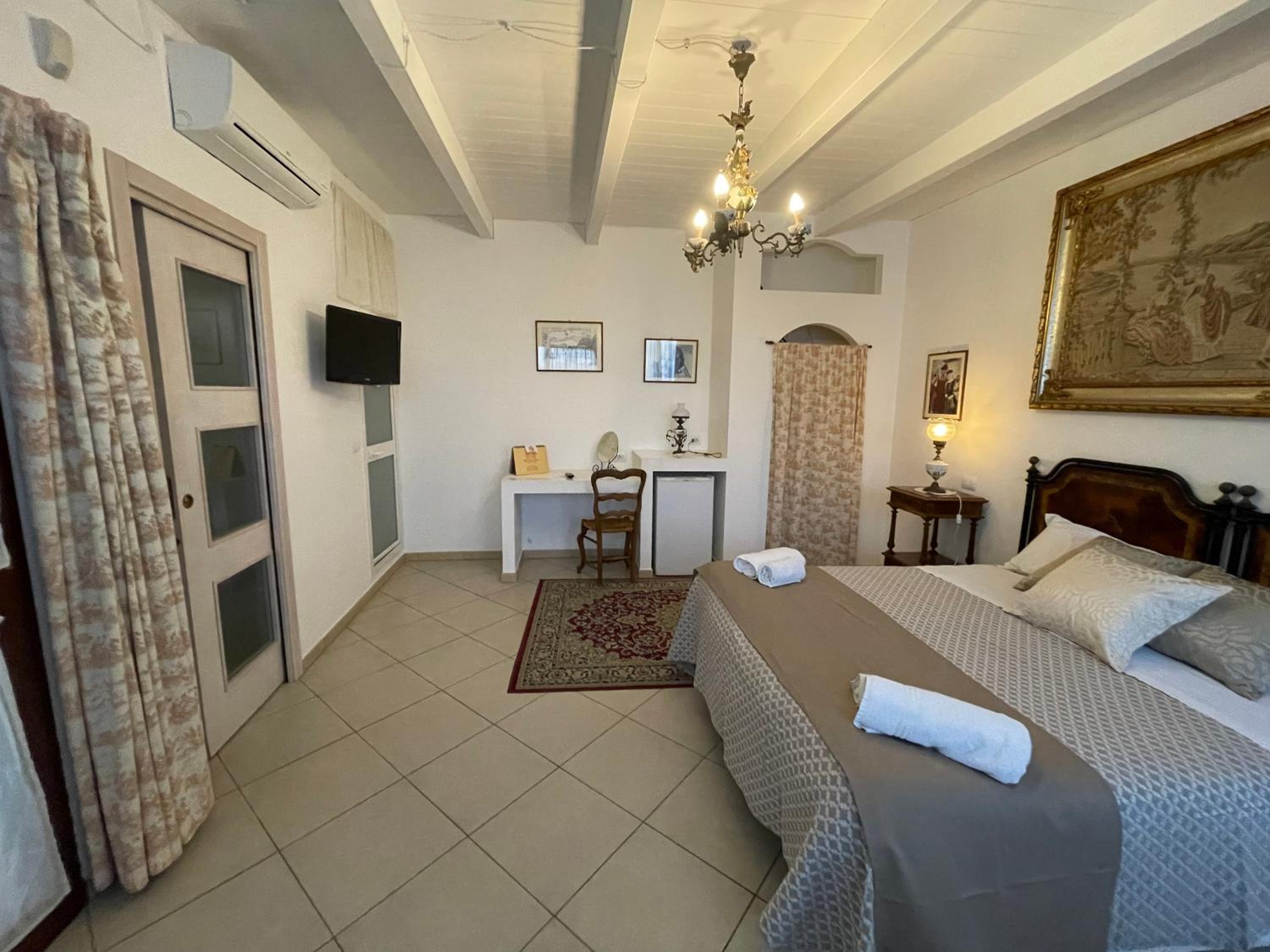 Quadruple Room with Private Bathroom photo 2