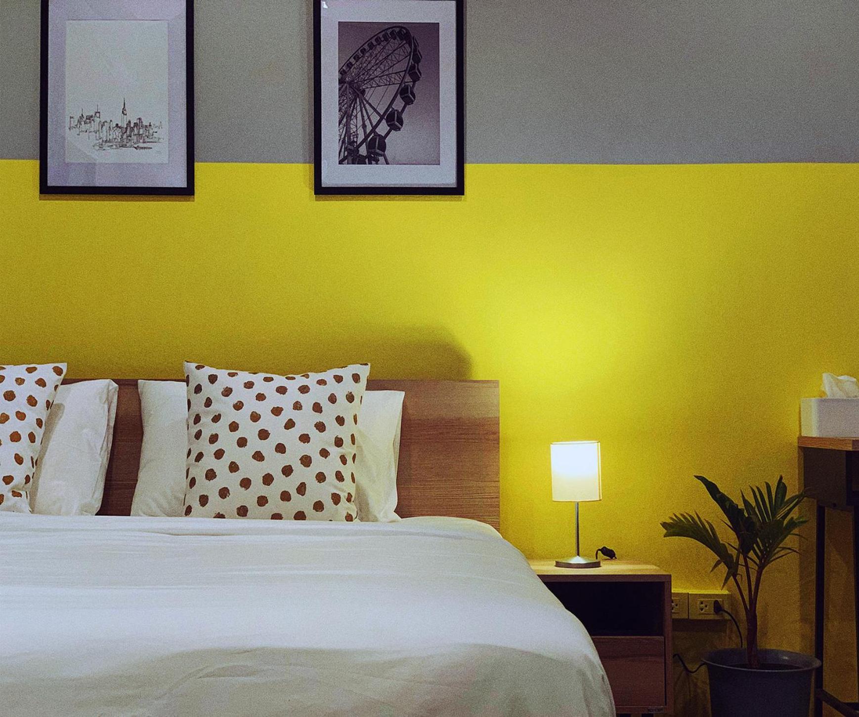 Deluxe King Suite - Photo 11