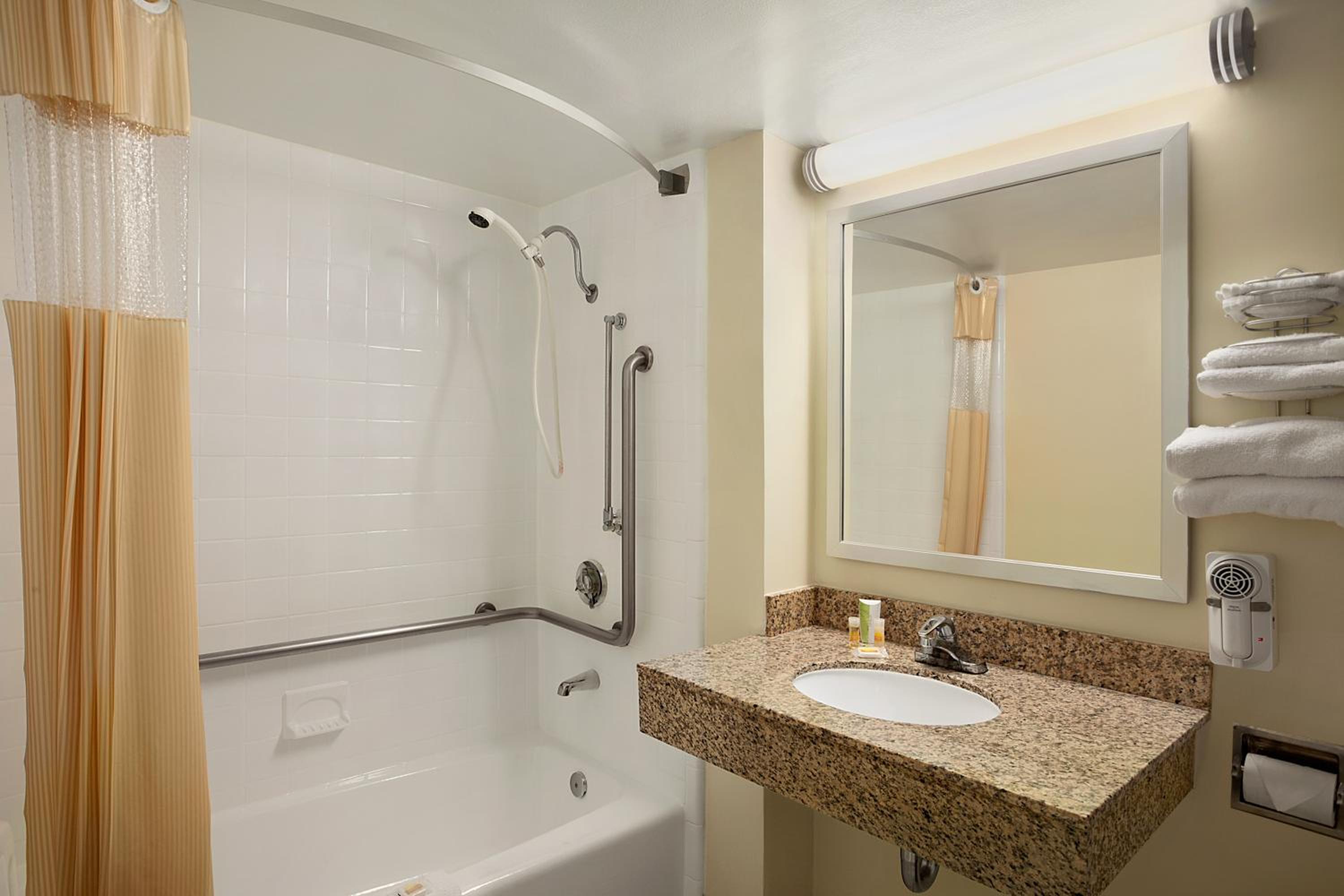 King Room - Disability Access/Non-Smoking photo 2