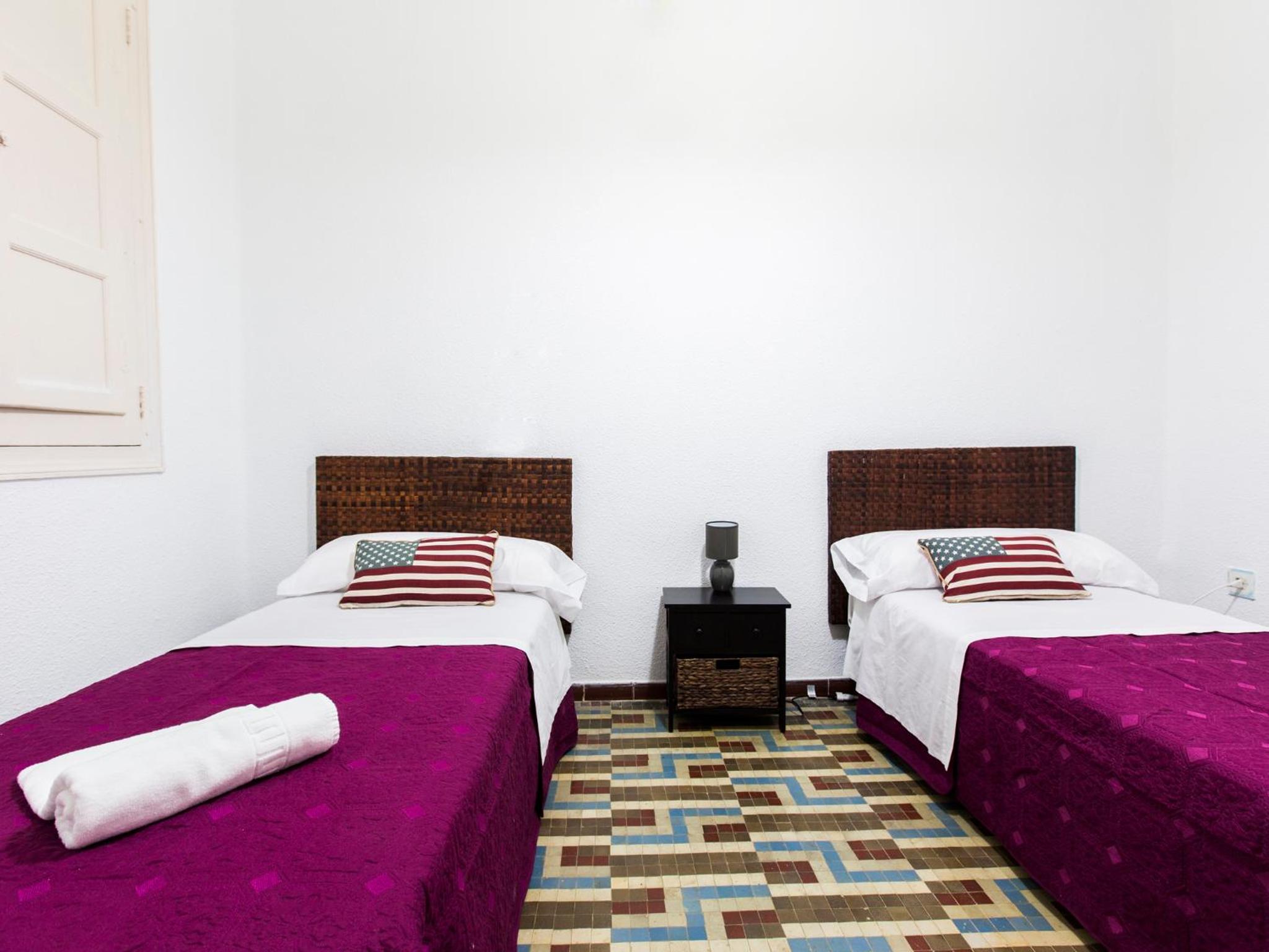 Apartamento de Cinco Habitaciones con Terraza