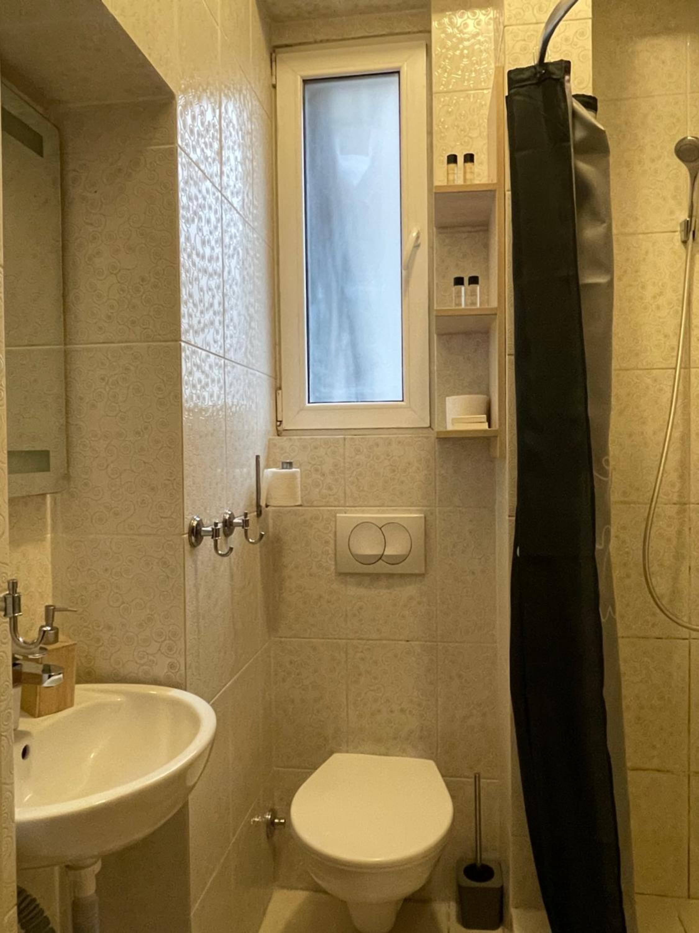 Superior Suite - Photo 9