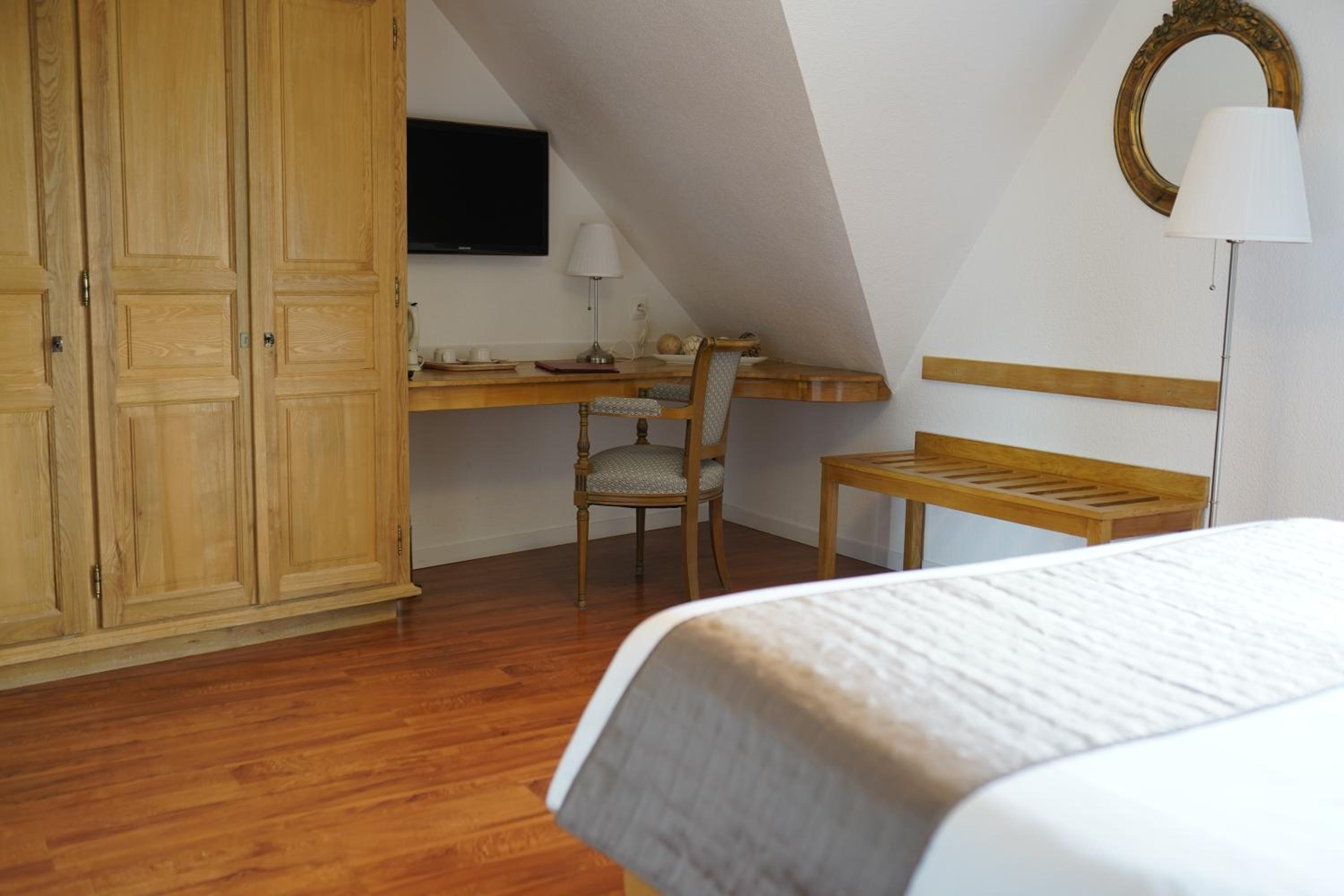 Large Double Room - Photo 2