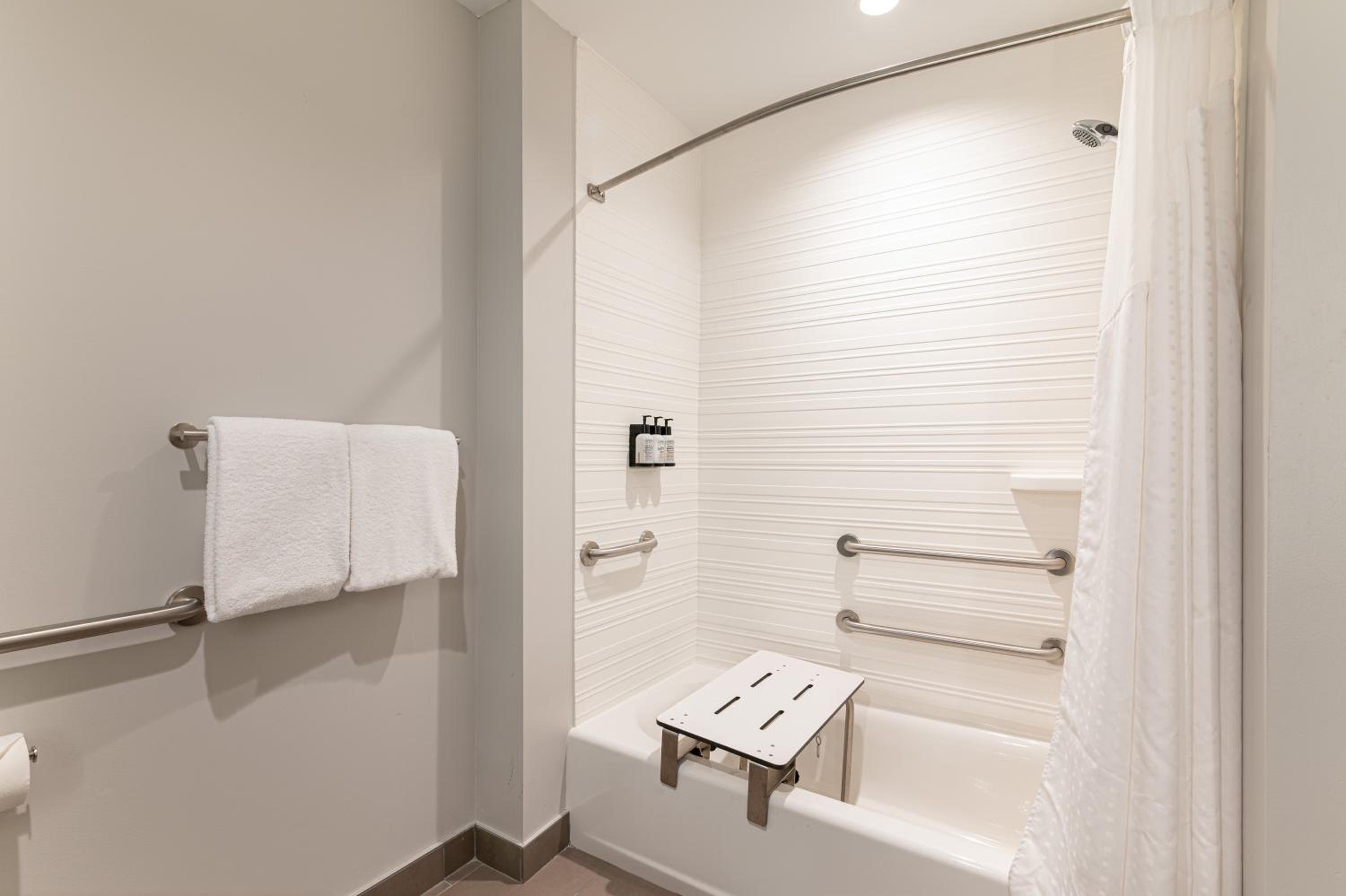 King Room - Mobility Access/Hearing Accessible - Photo 6