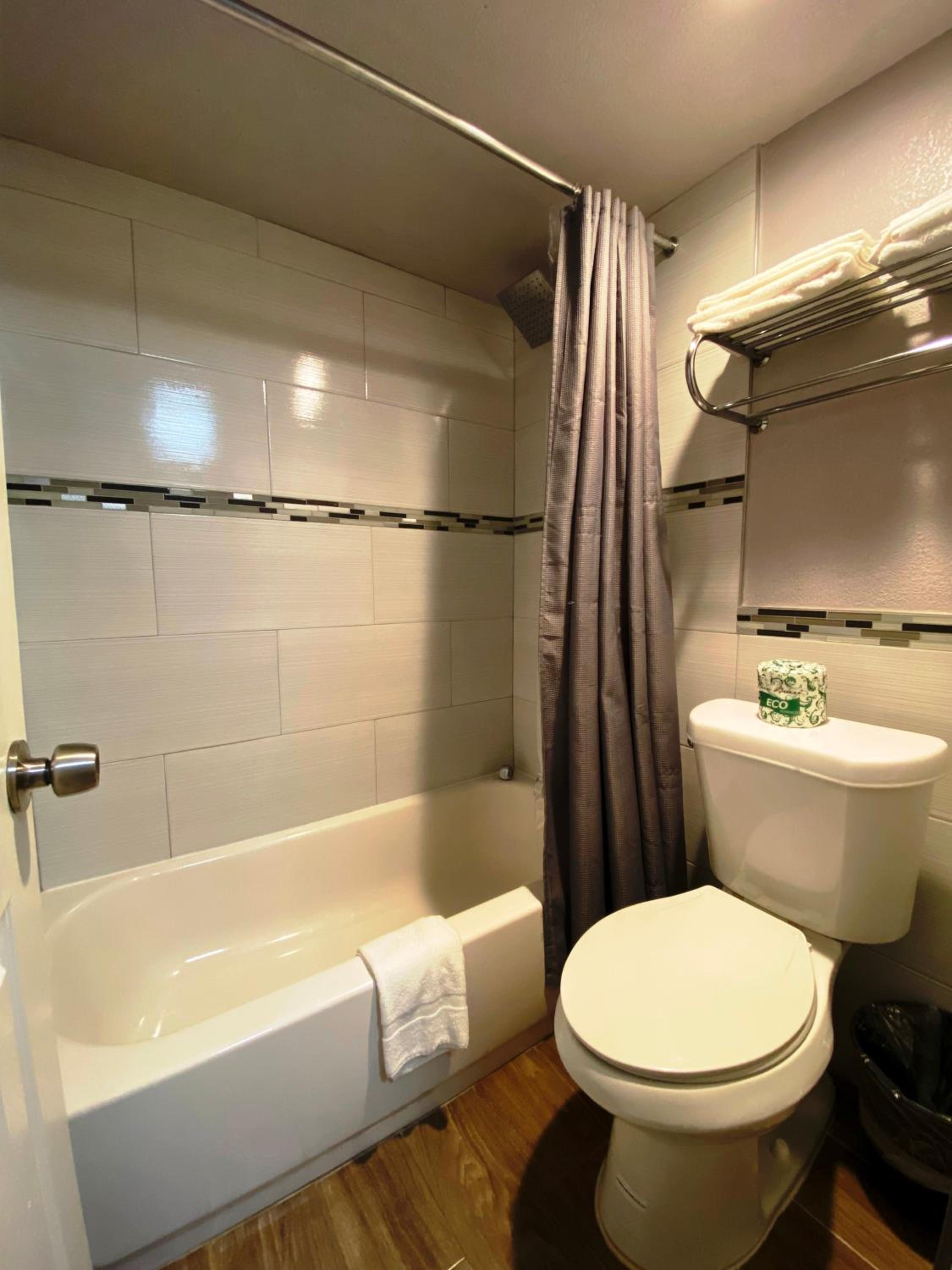 Deluxe King Room - Photo 3
