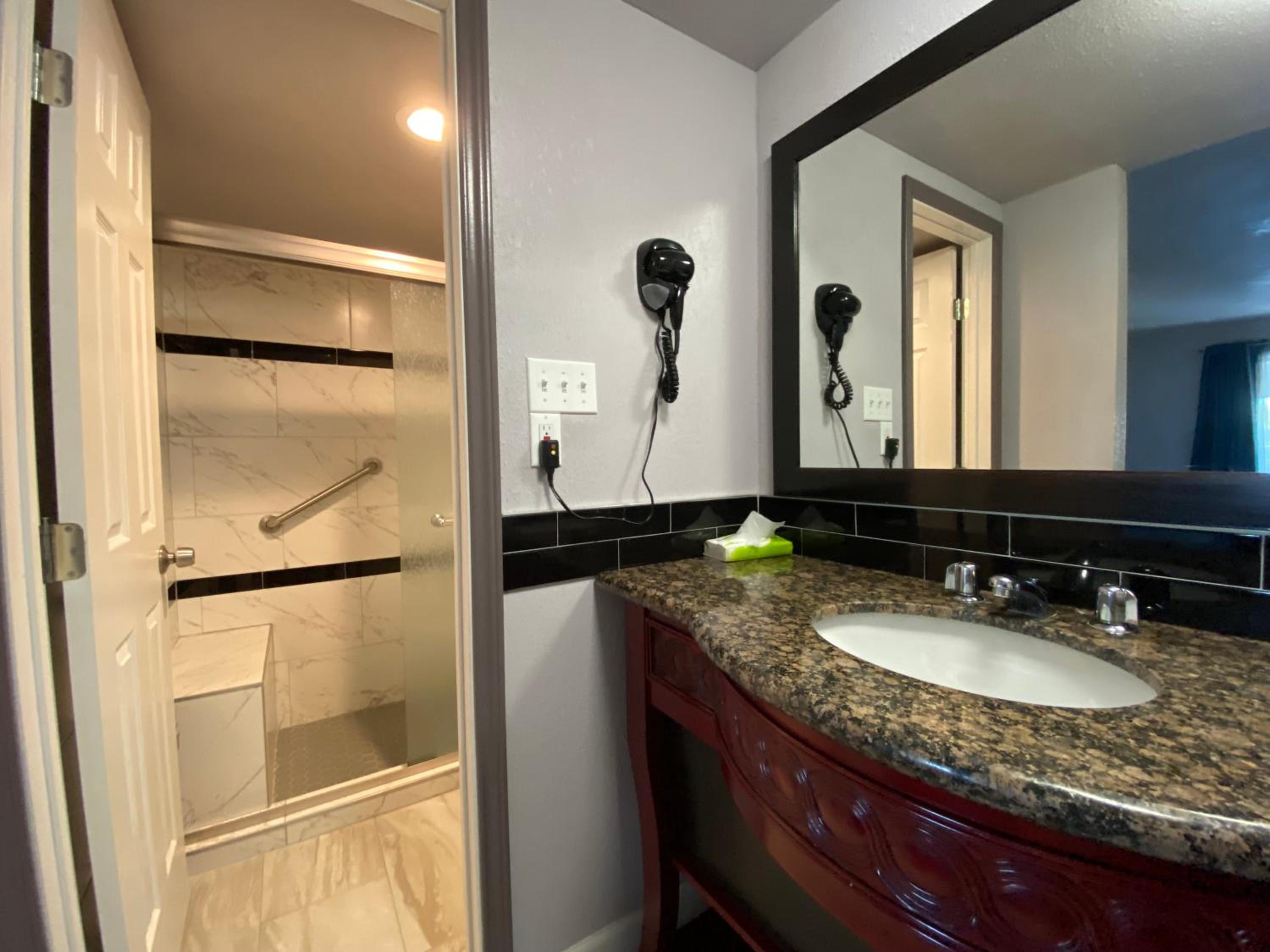Deluxe King Room - Photo 2