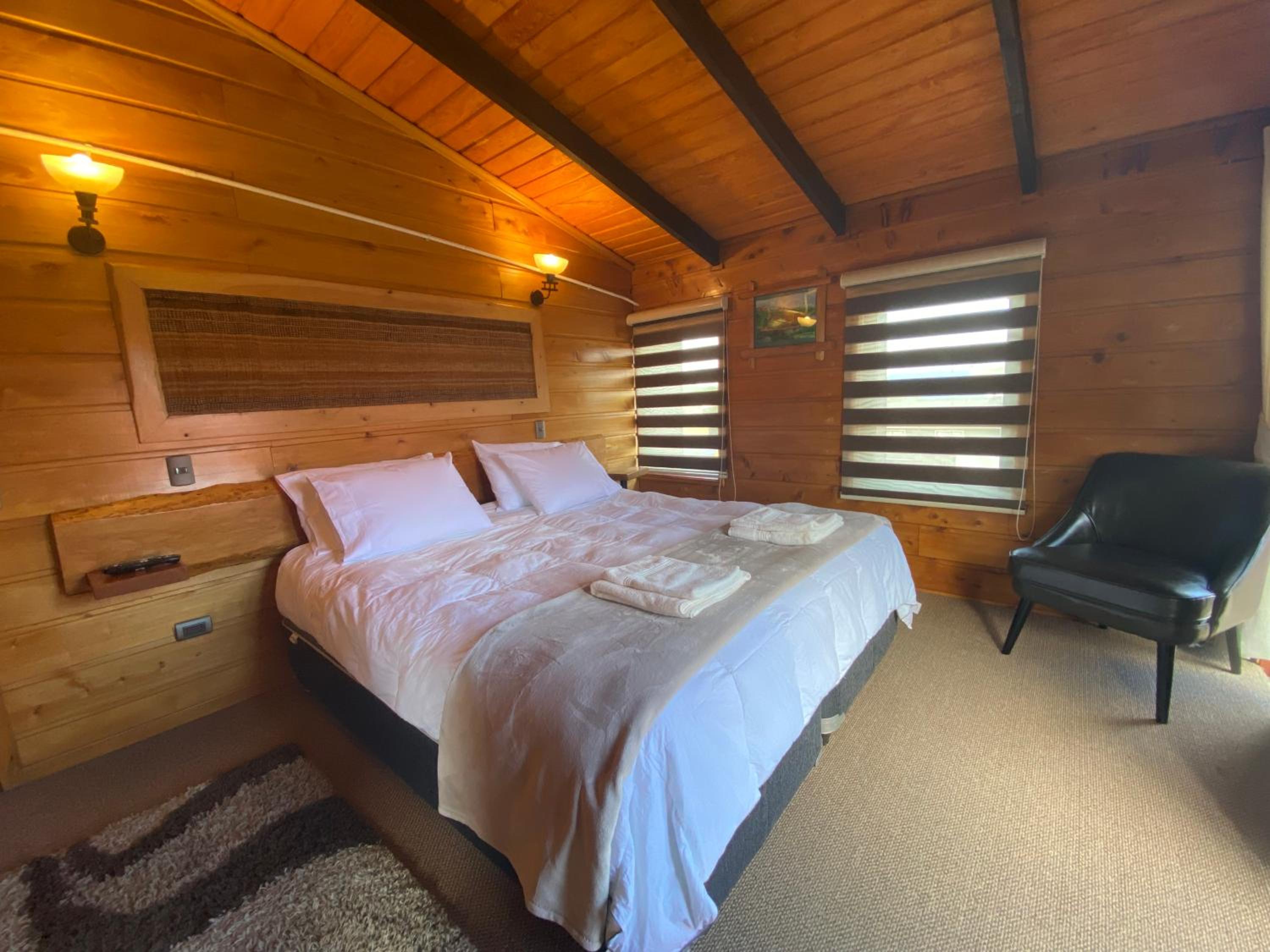 Double or Twin Room with Private Bathroom photo 3