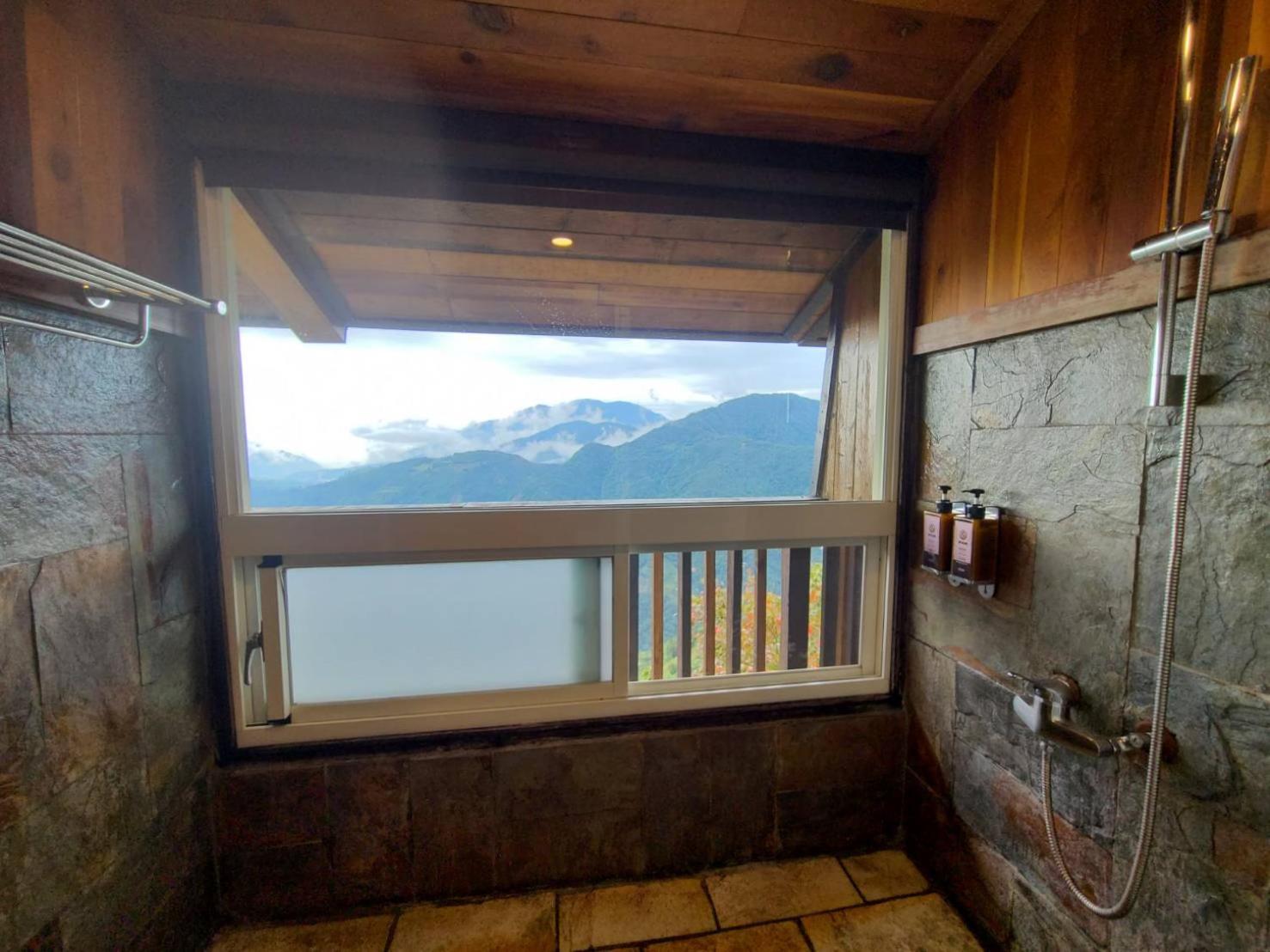 Twin Room with View (Room Selected at Check-in by the property), photo 6