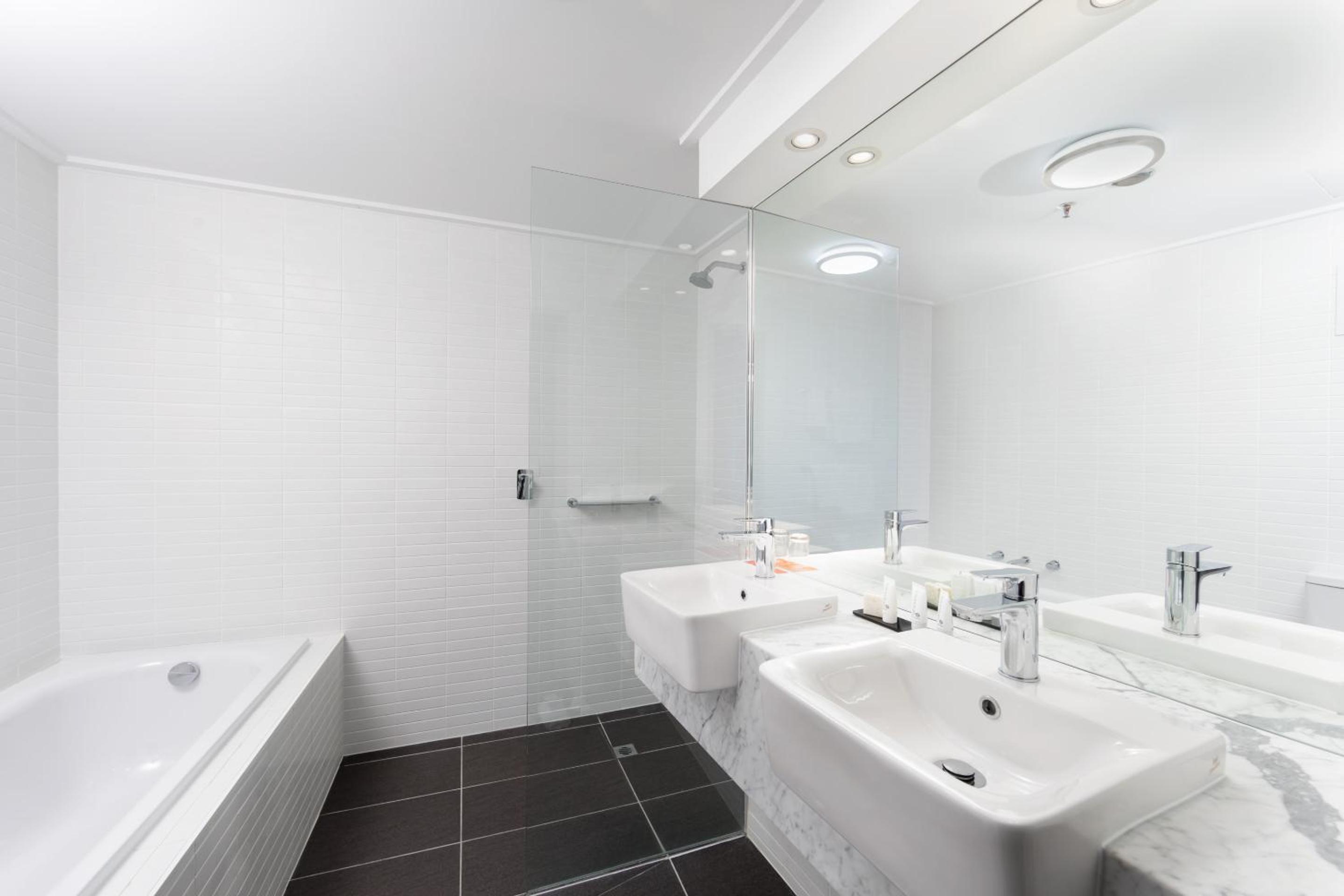 Executive King Suite - Photo 4
