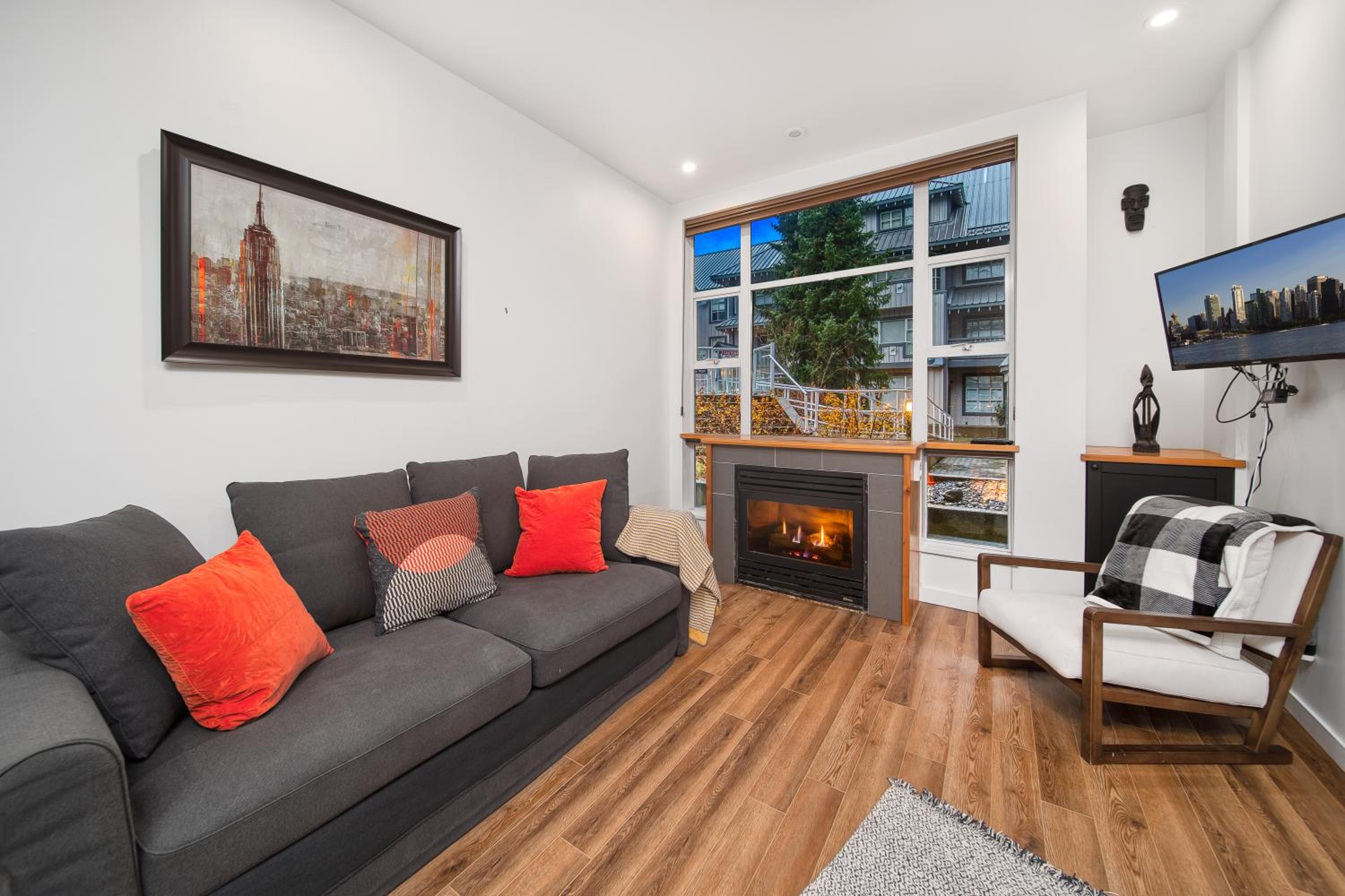 Modern Studio at Blackcomb base, Photo 10