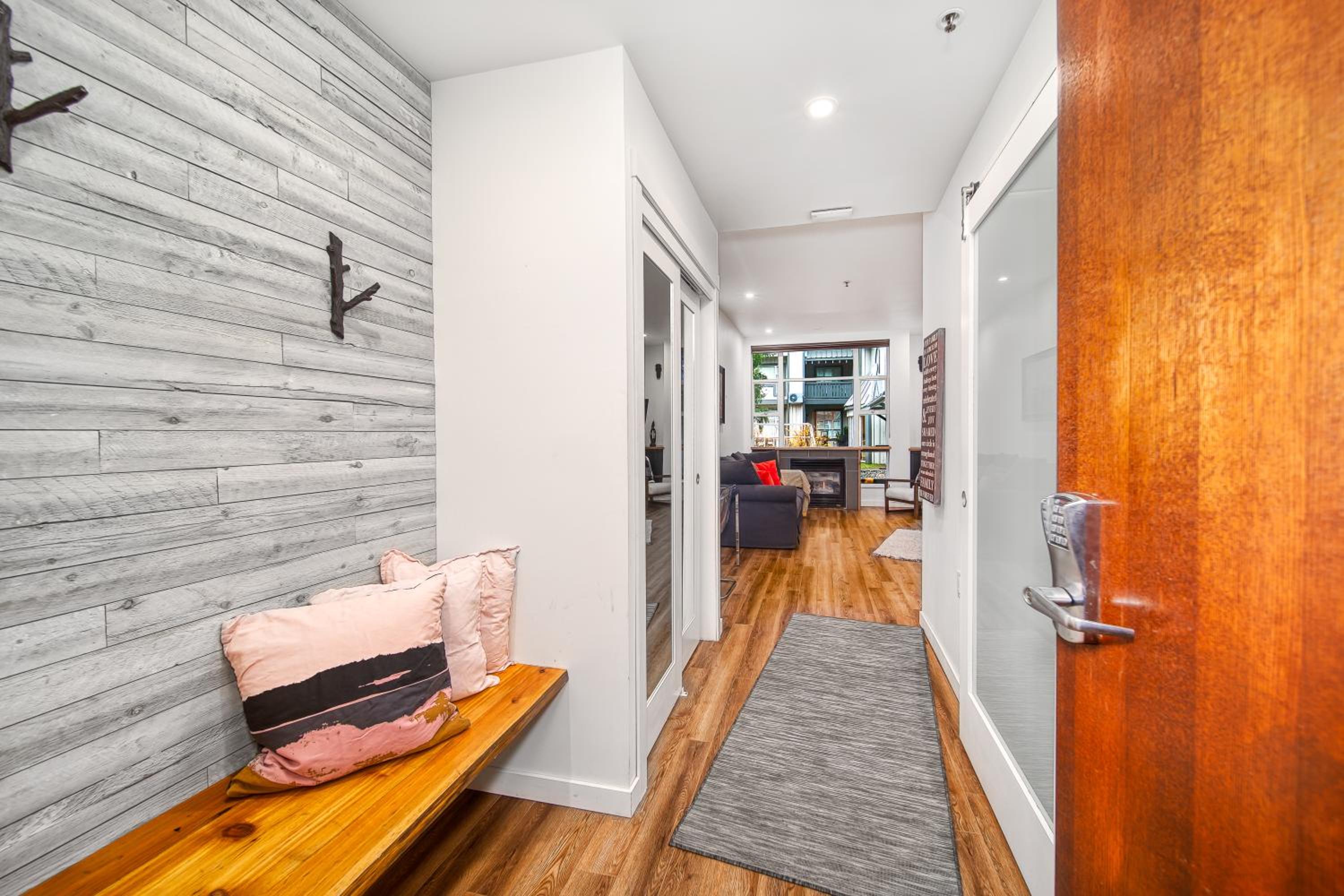 Modern Studio at Blackcomb base, Photo 7