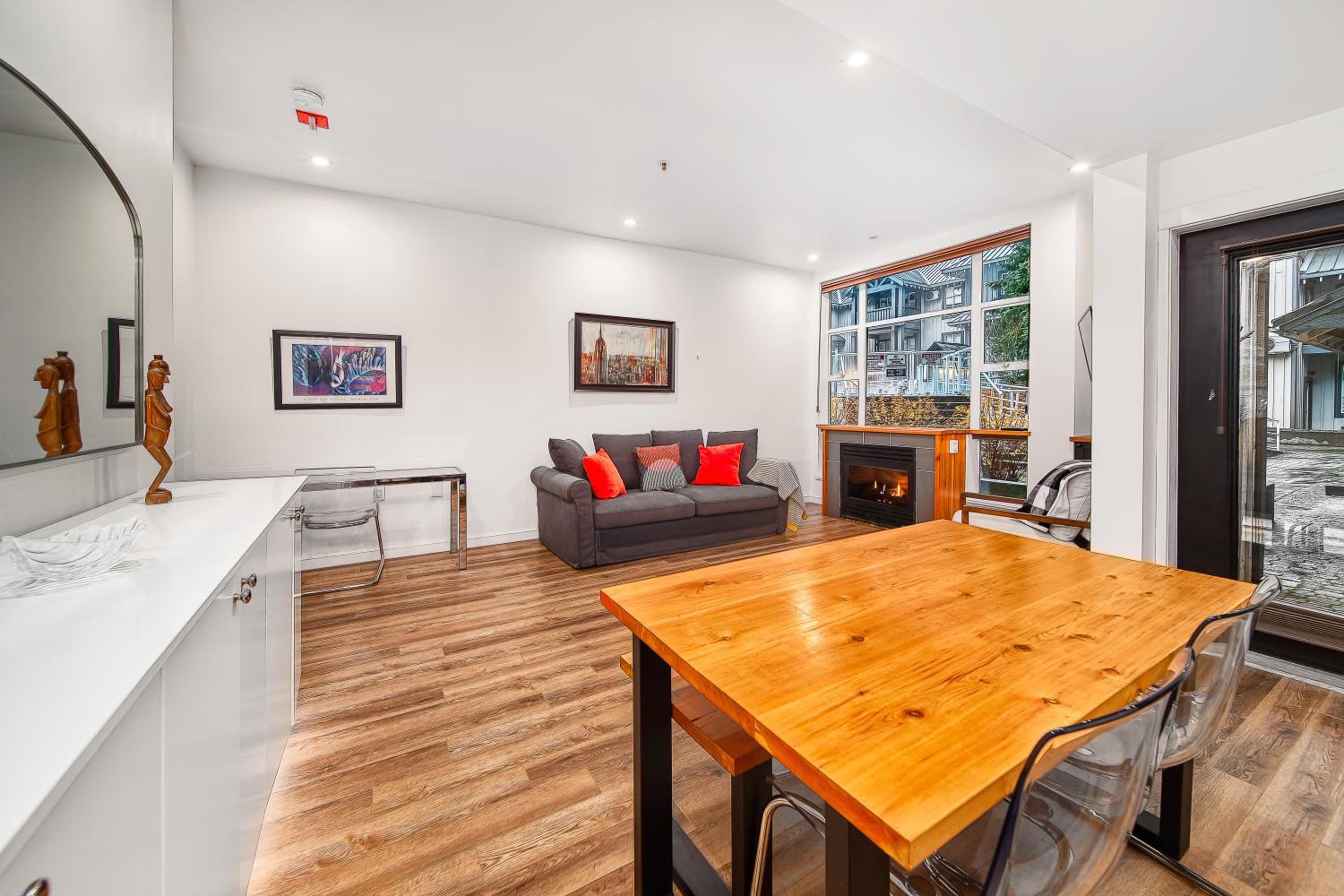 Modern Studio at Blackcomb base, Photo 3