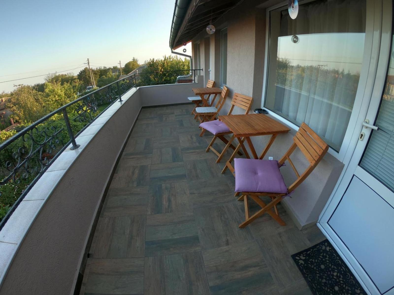 Family Room With Balcony photo 3