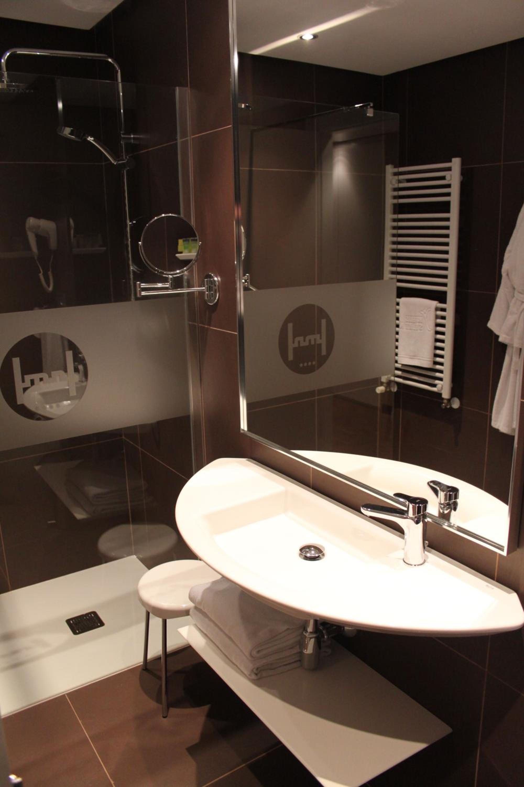 Twin Room - Photo 6