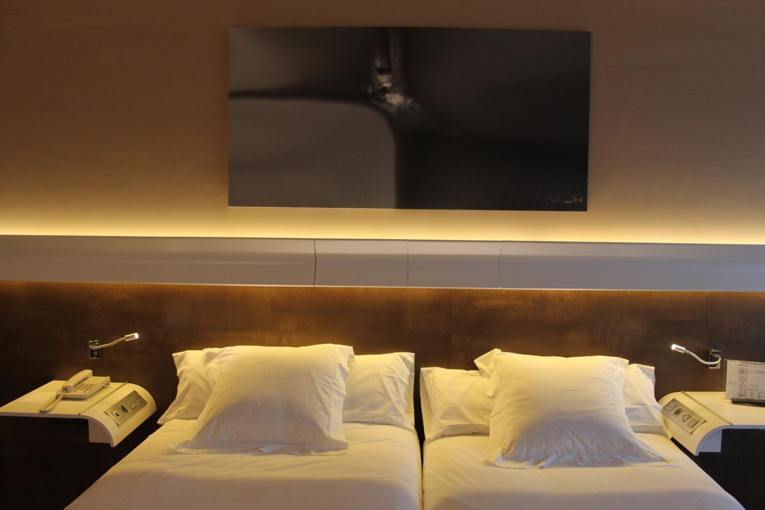 Twin Room - Photo 2