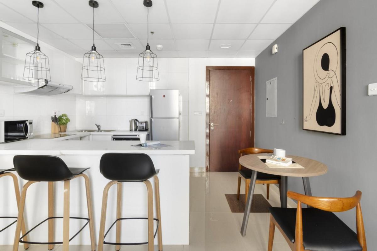 Apartment photo 2