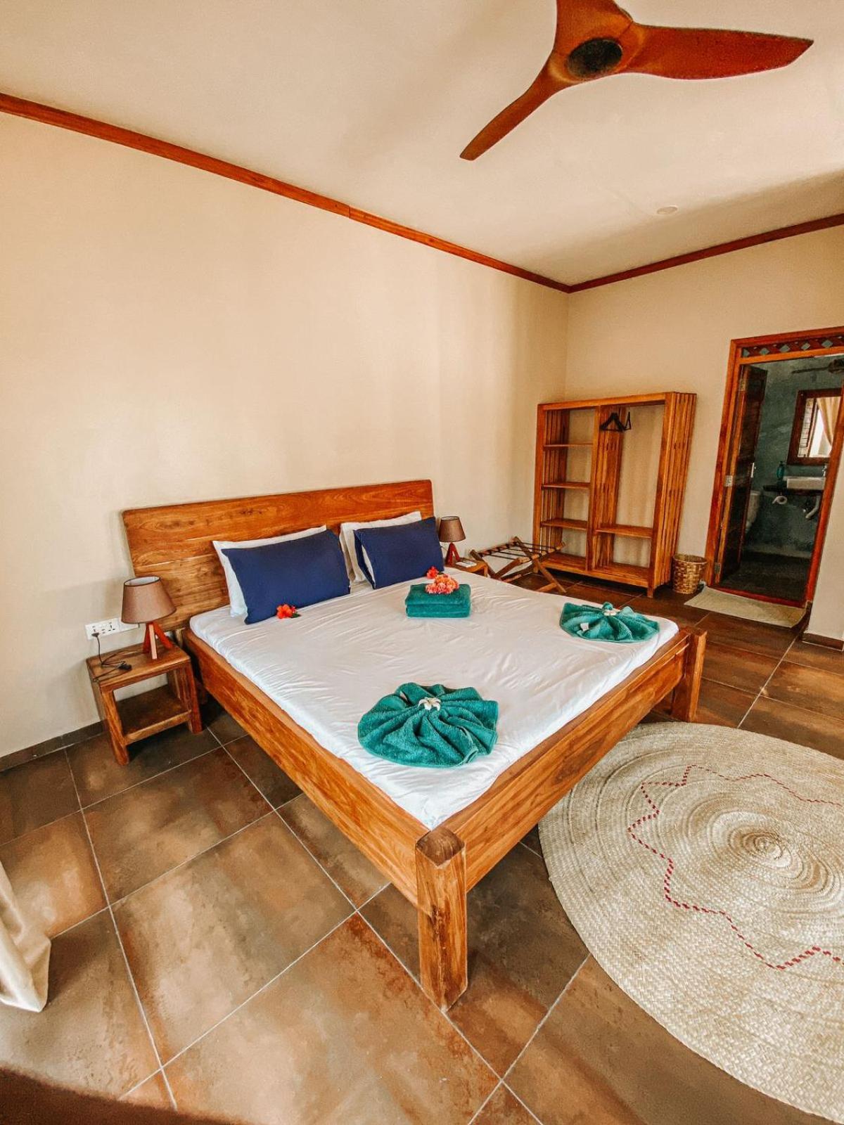 Suite with Pool View - Photo 28