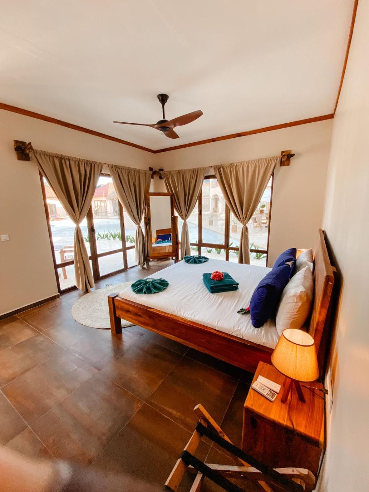 Suite with Pool View - Photo 31