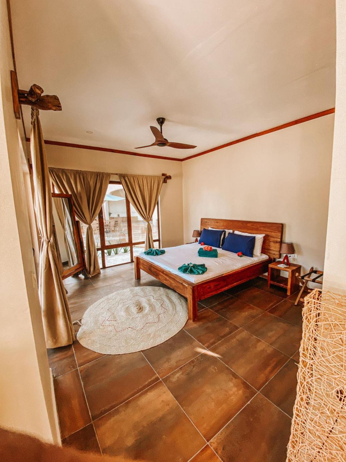 Suite with Pool View - Photo 30