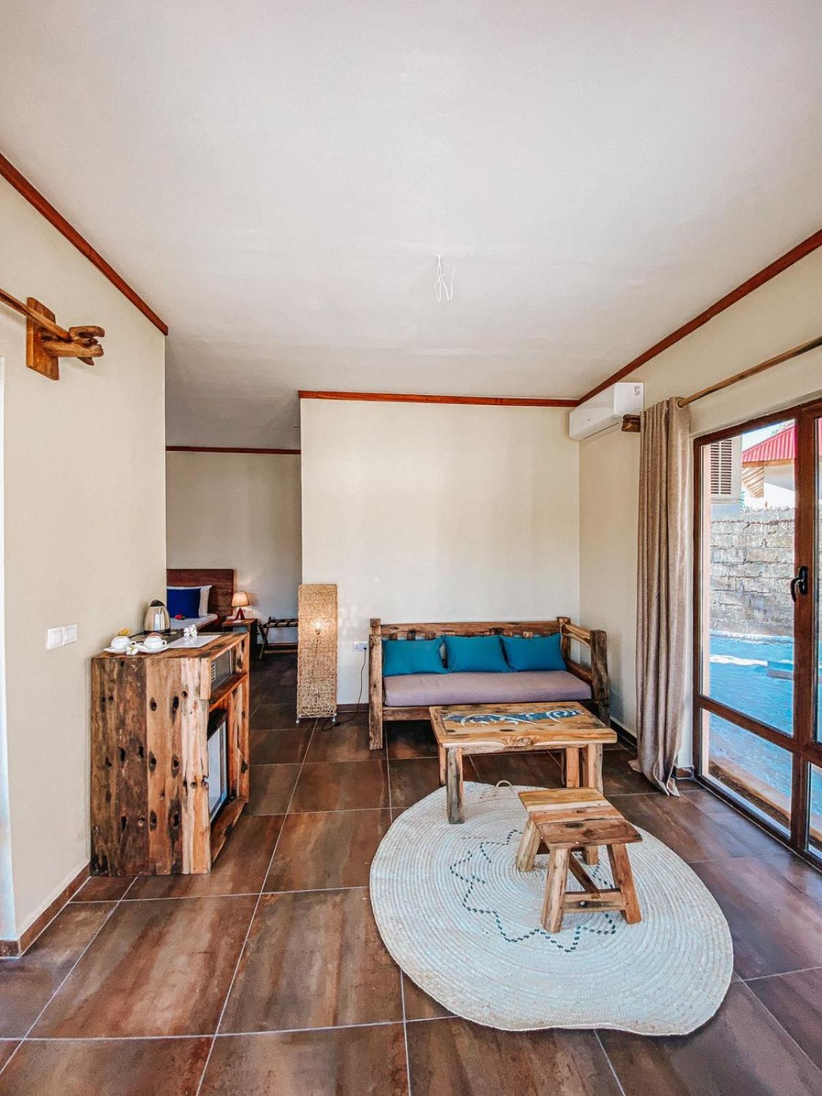 Suite with Pool View - Photo 27