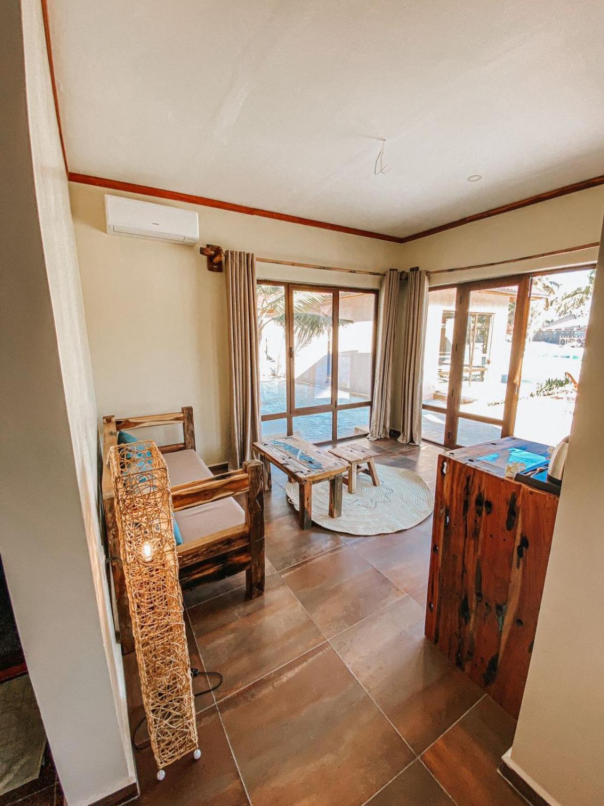 Suite with Pool View - Photo 34