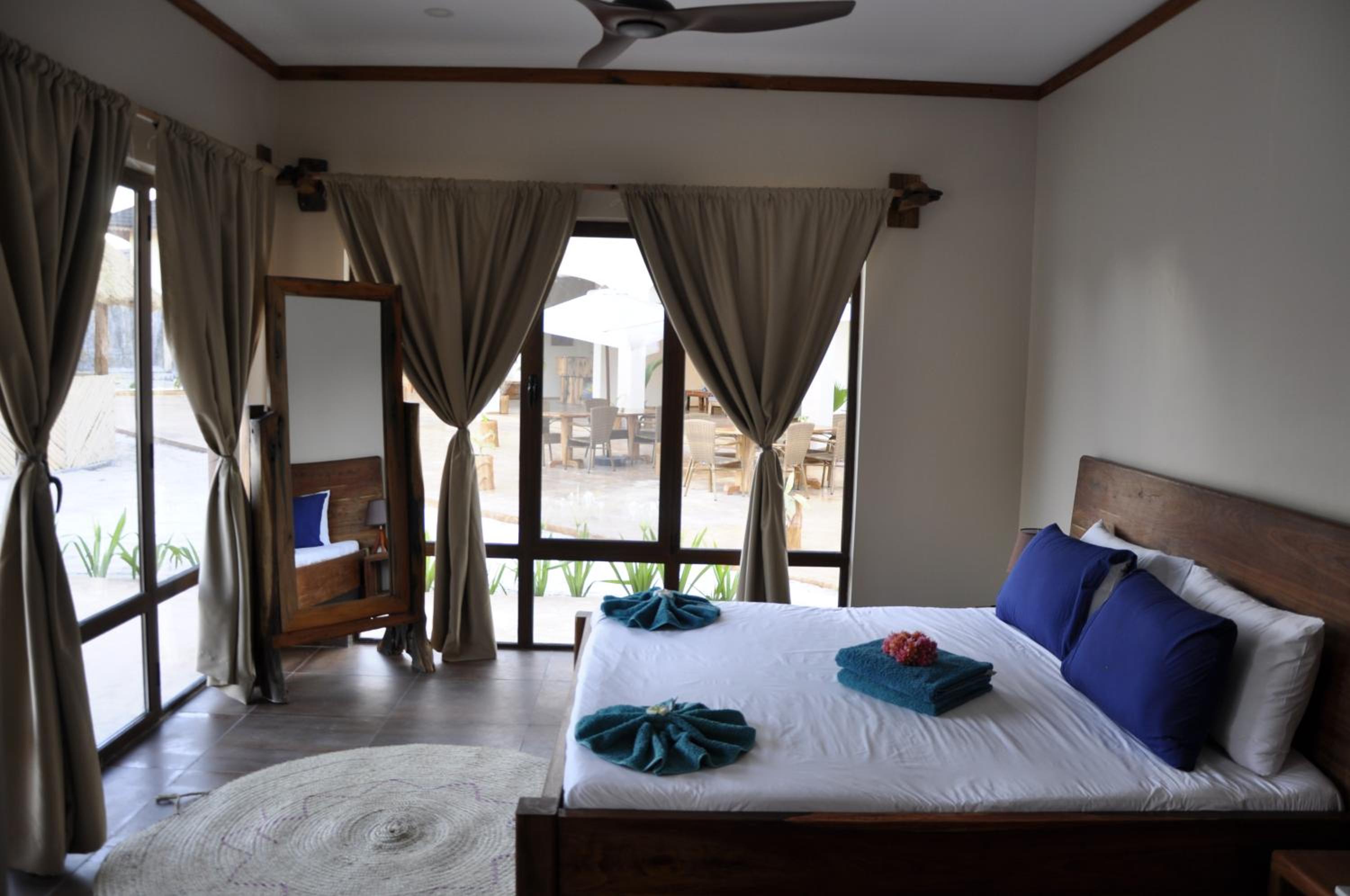 Suite with Pool View - Photo 39