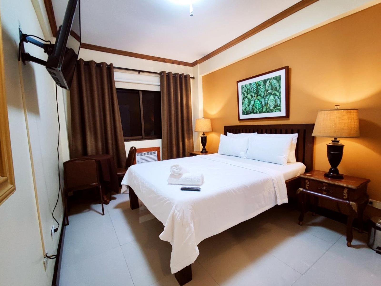 Deluxe Queen Room - Photo 7