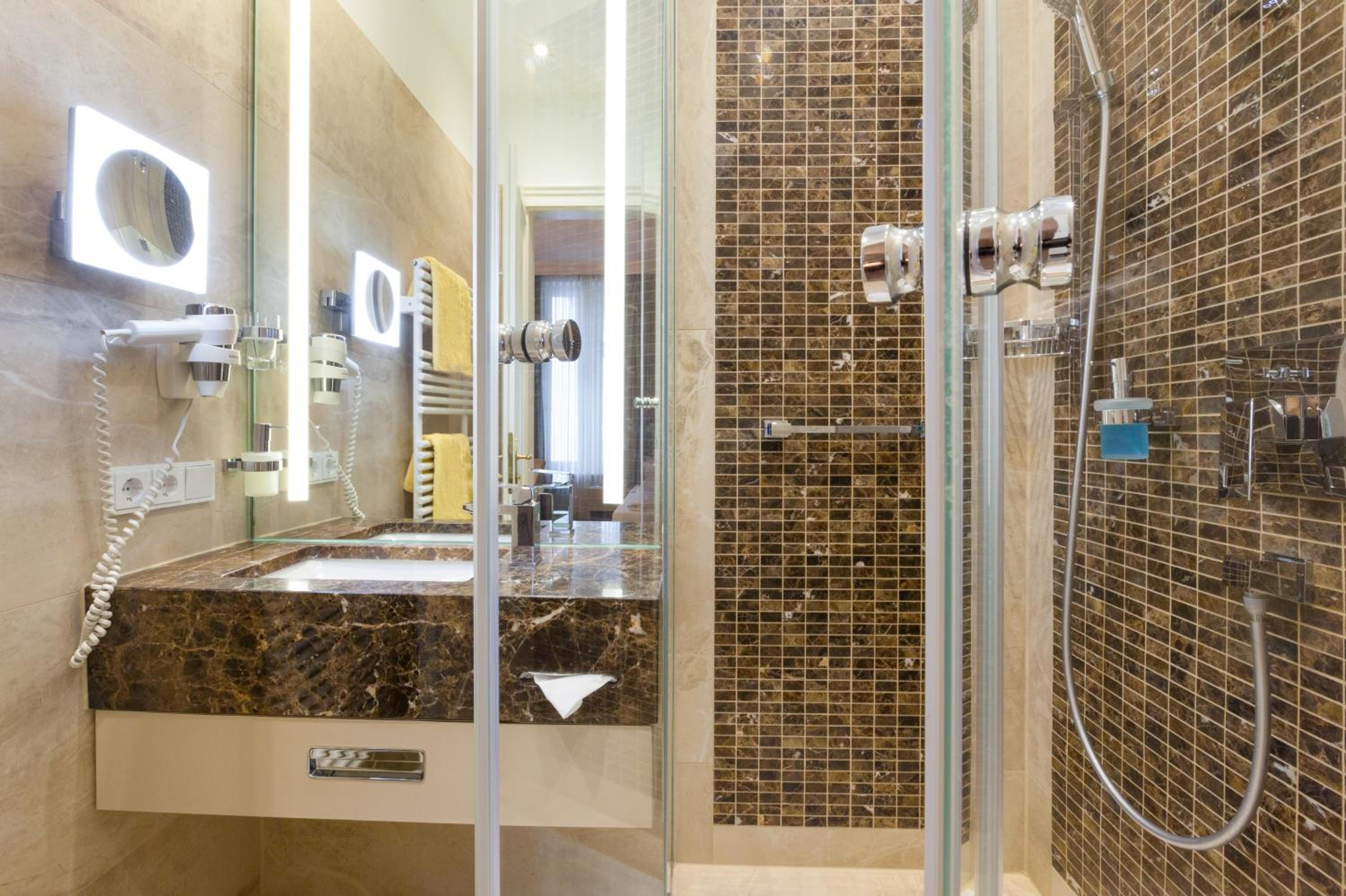 Apartment with Kitchenette