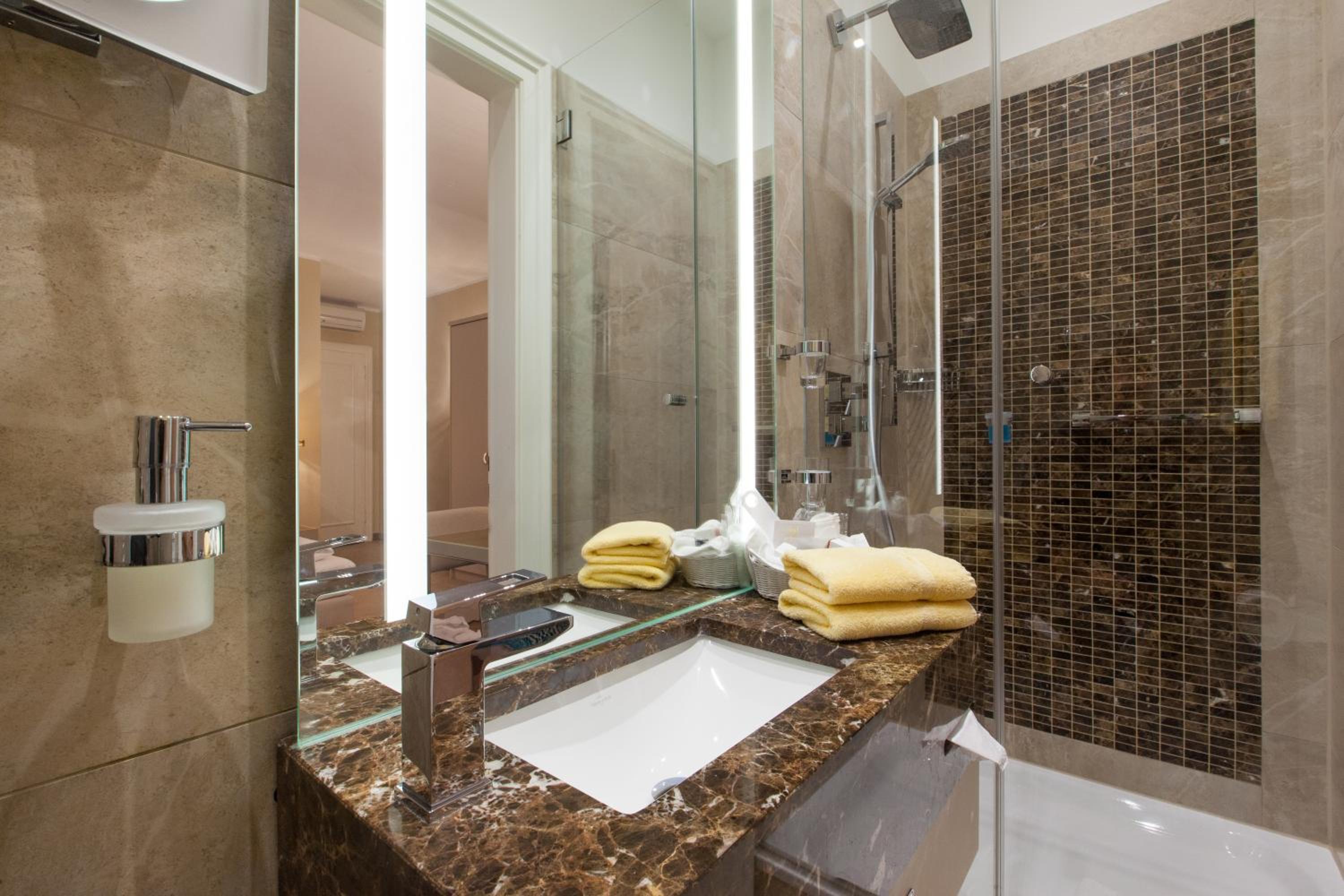 Apartment with Kitchenette