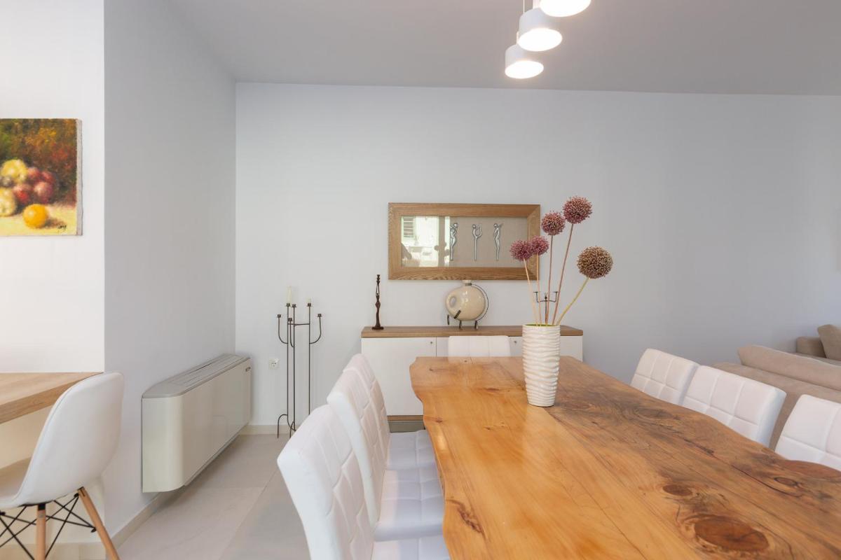 Villa photo 3
