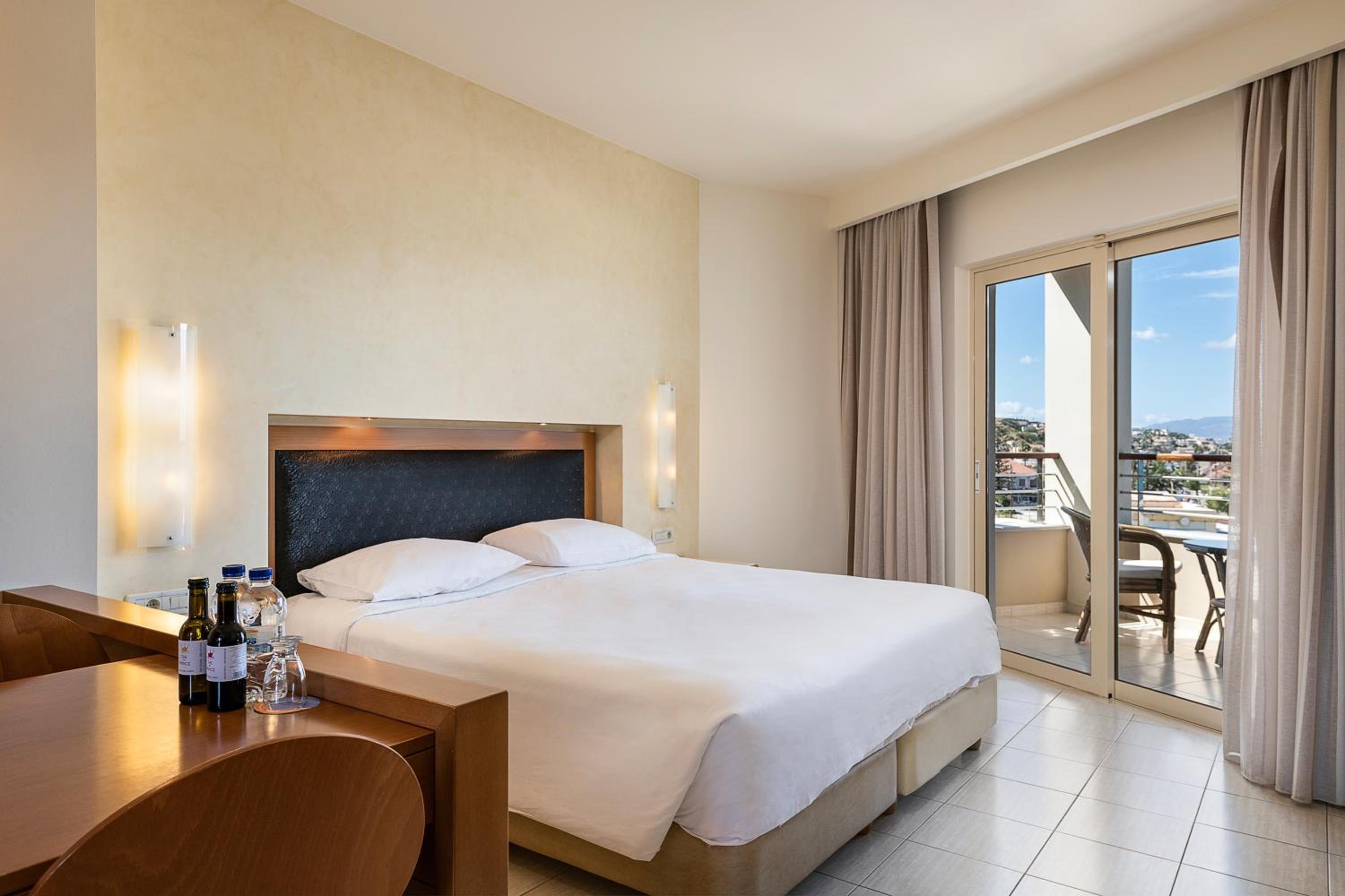 Sea View Suite - Photo 18