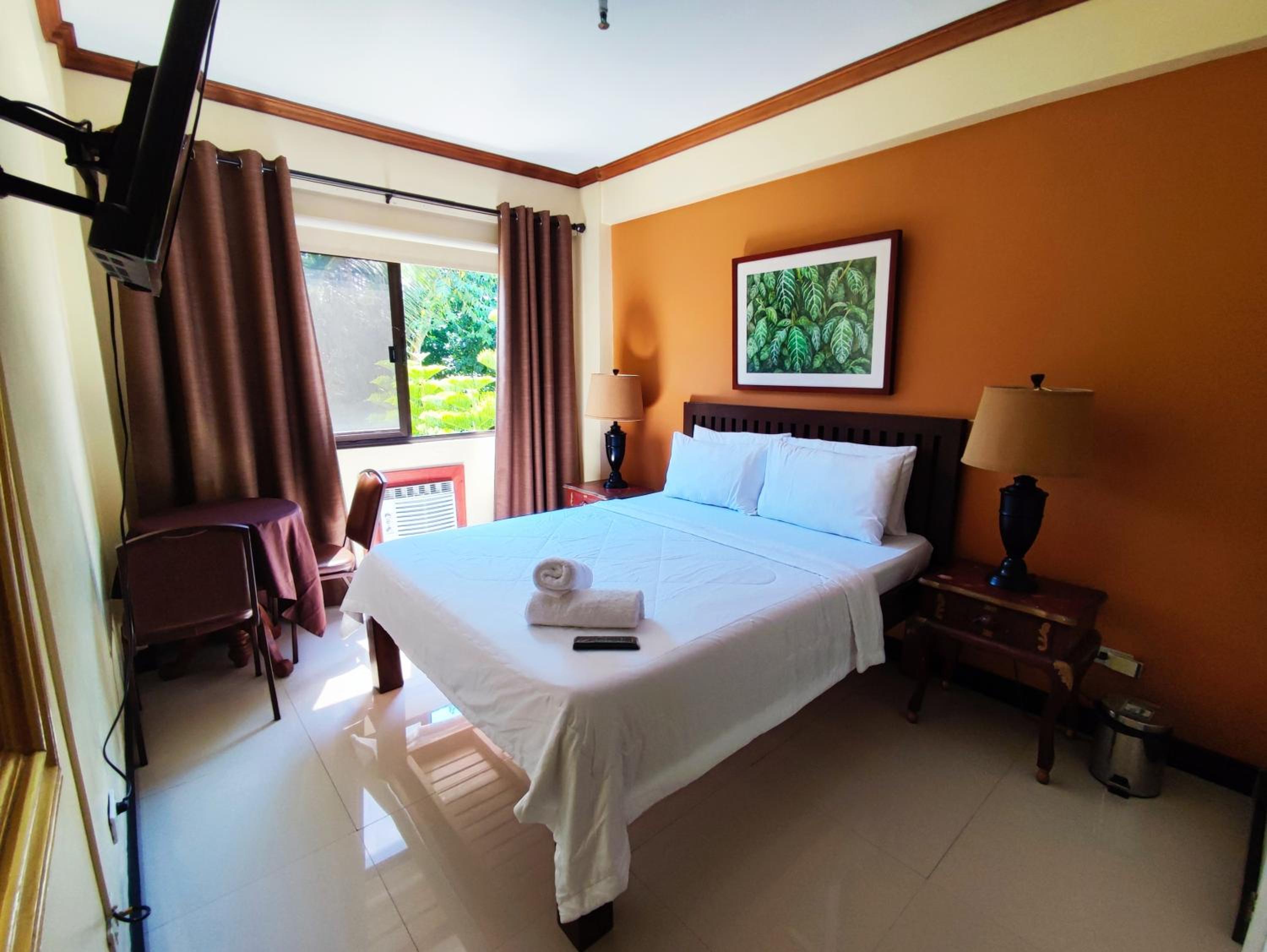 Deluxe Queen Room - Photo 4