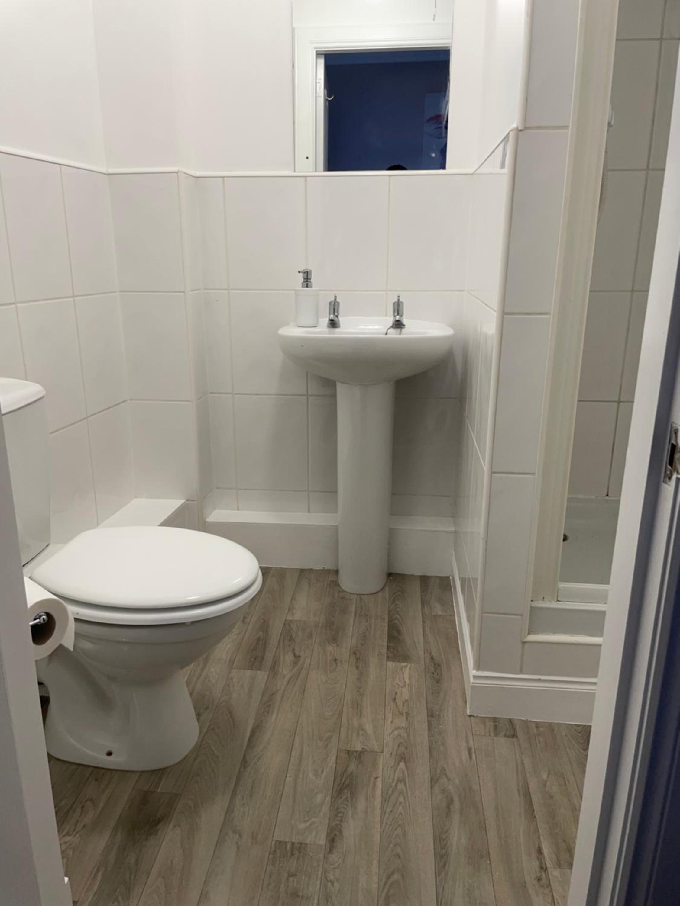 Standard Double Room - Photo 9