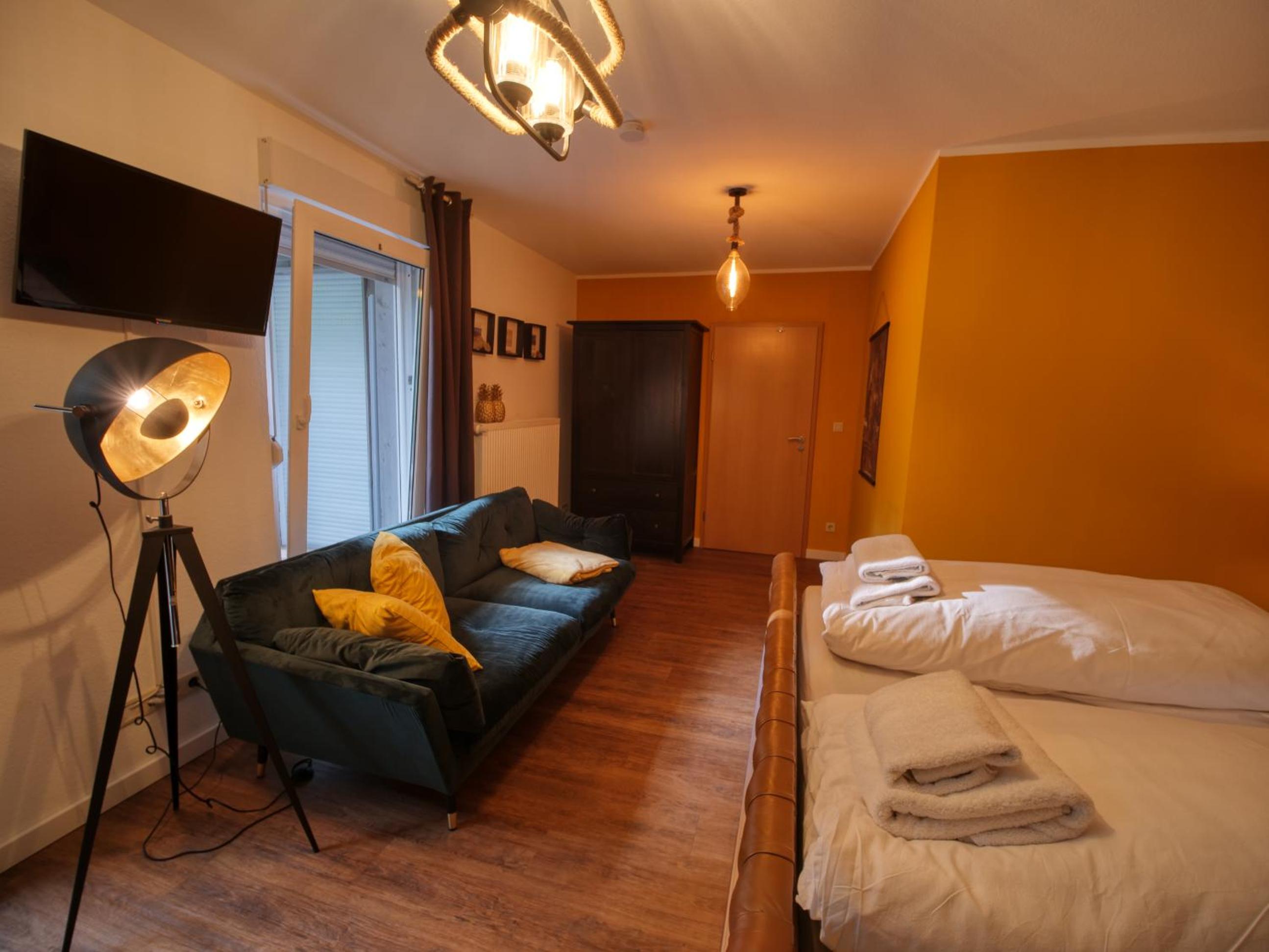 Double Room with Balcony - Photo 5