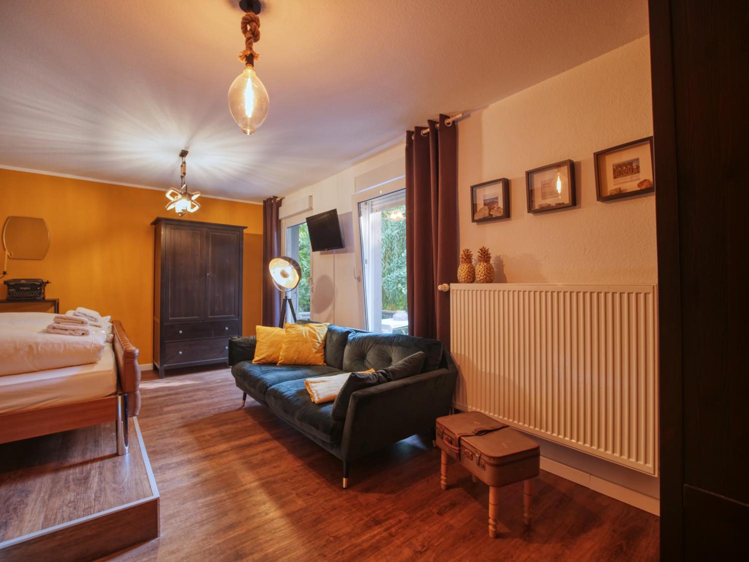 Double Room with Balcony - Photo 4