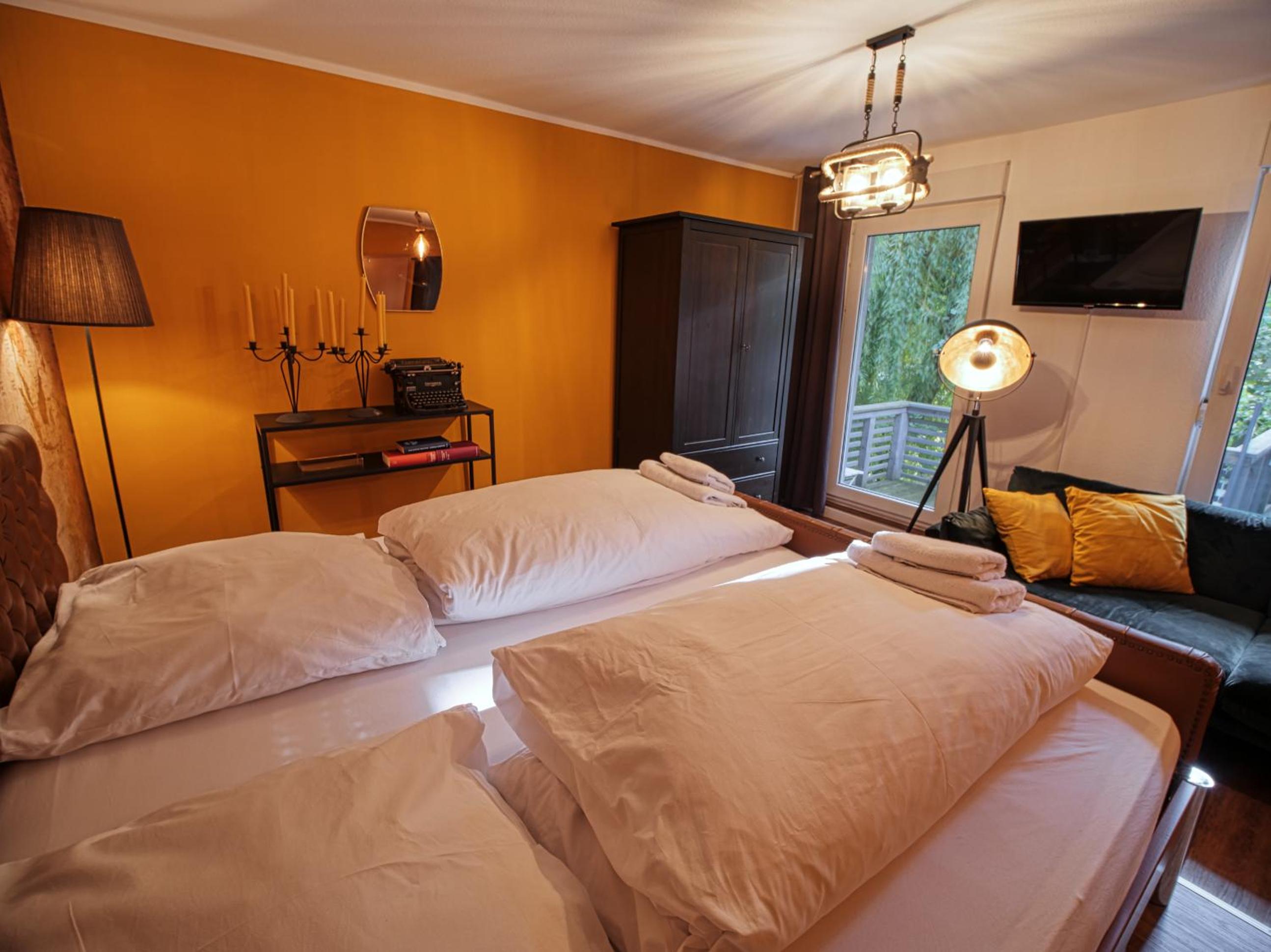 Double Room with Balcony - Photo 3