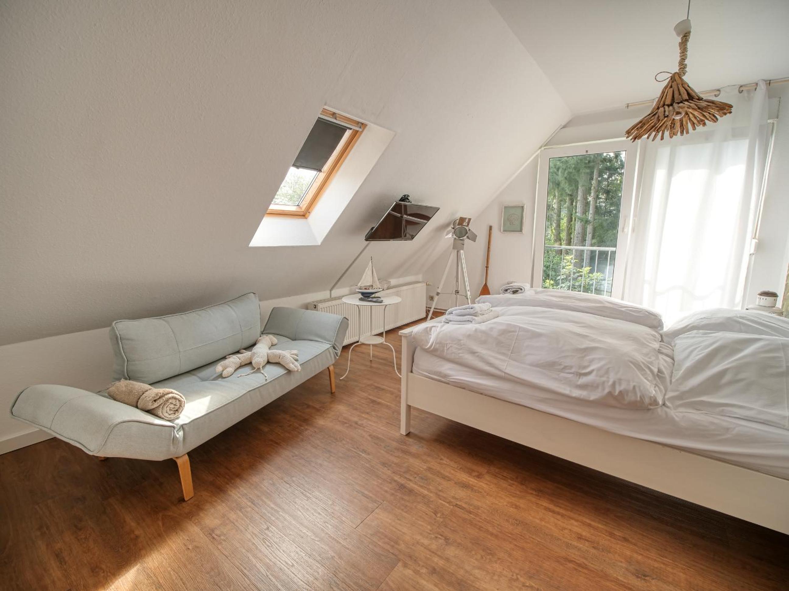 Double Room with Balcony - Photo 21