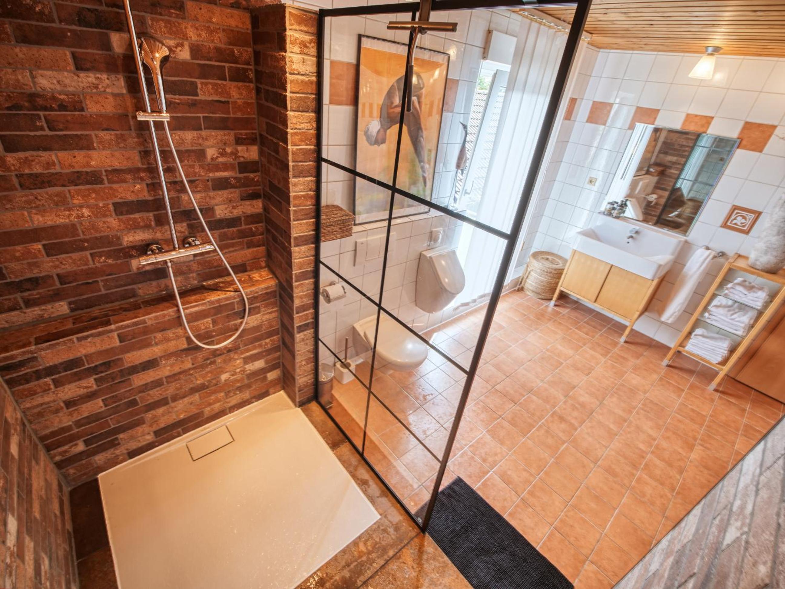Double Room with Balcony - Photo 24