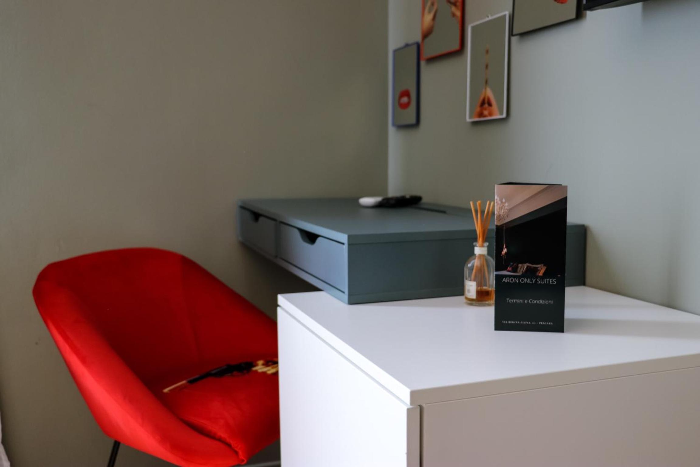 Deluxe Suite with Spa Bath - Photo 14