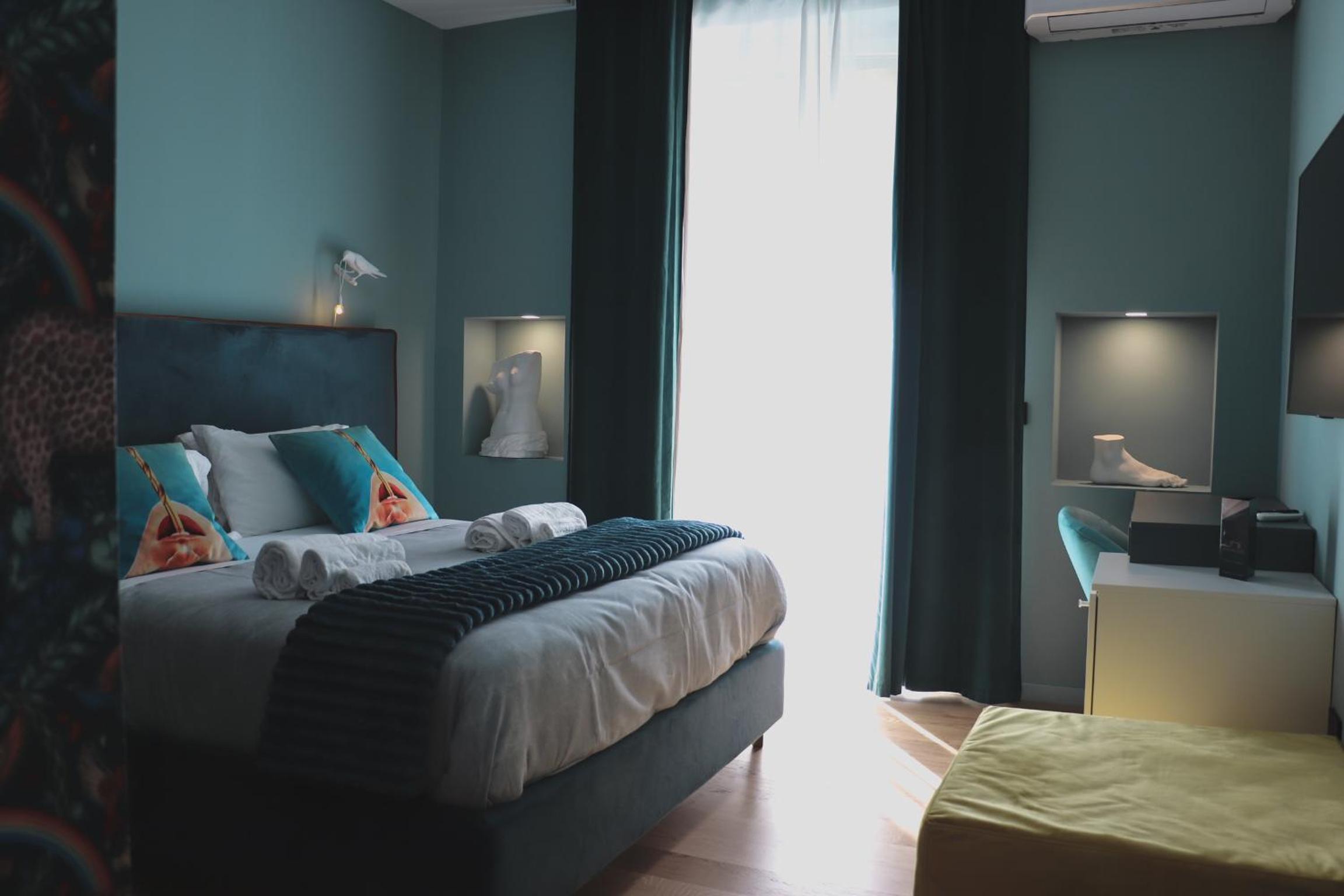 Triple Room with Balcony - Photo 16