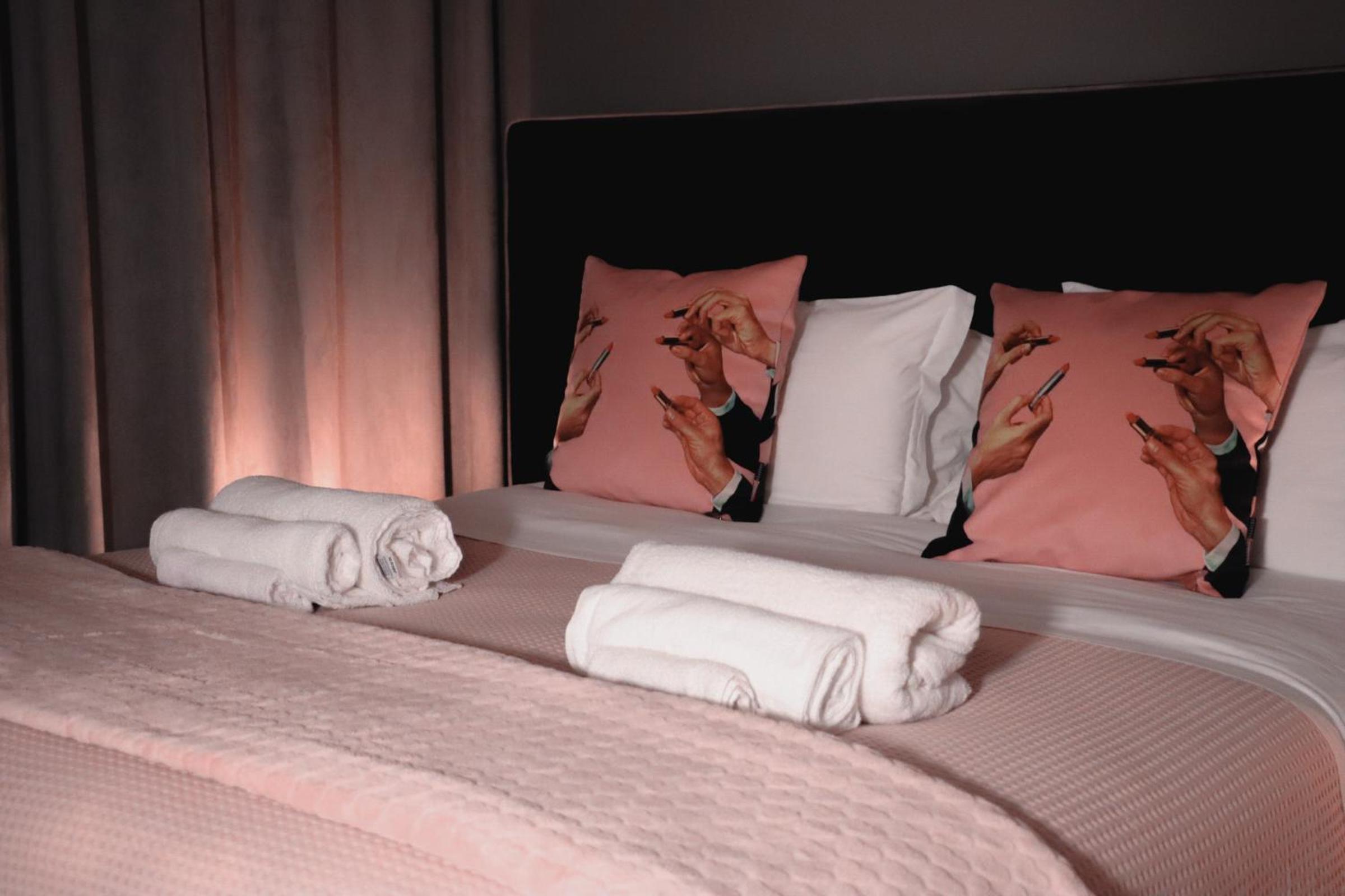 Standard Double Room - Photo 9