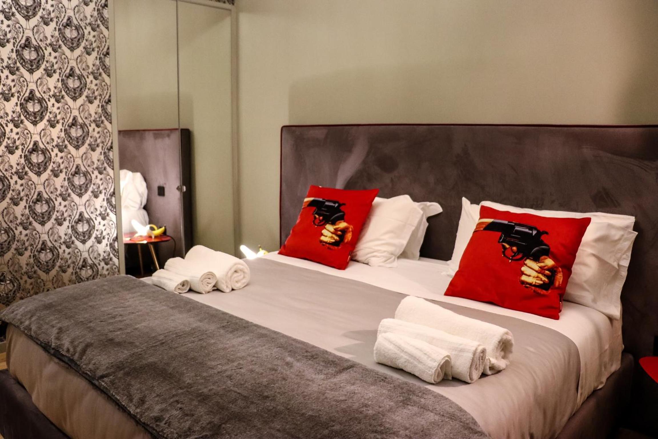 Deluxe Suite with Spa Bath - Photo 13