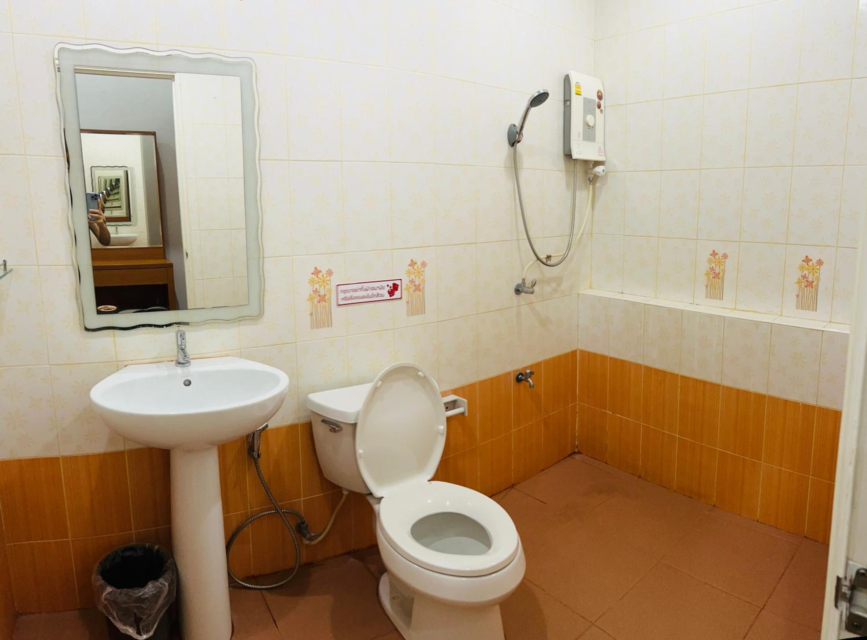 Standard Double Room - Photo 5