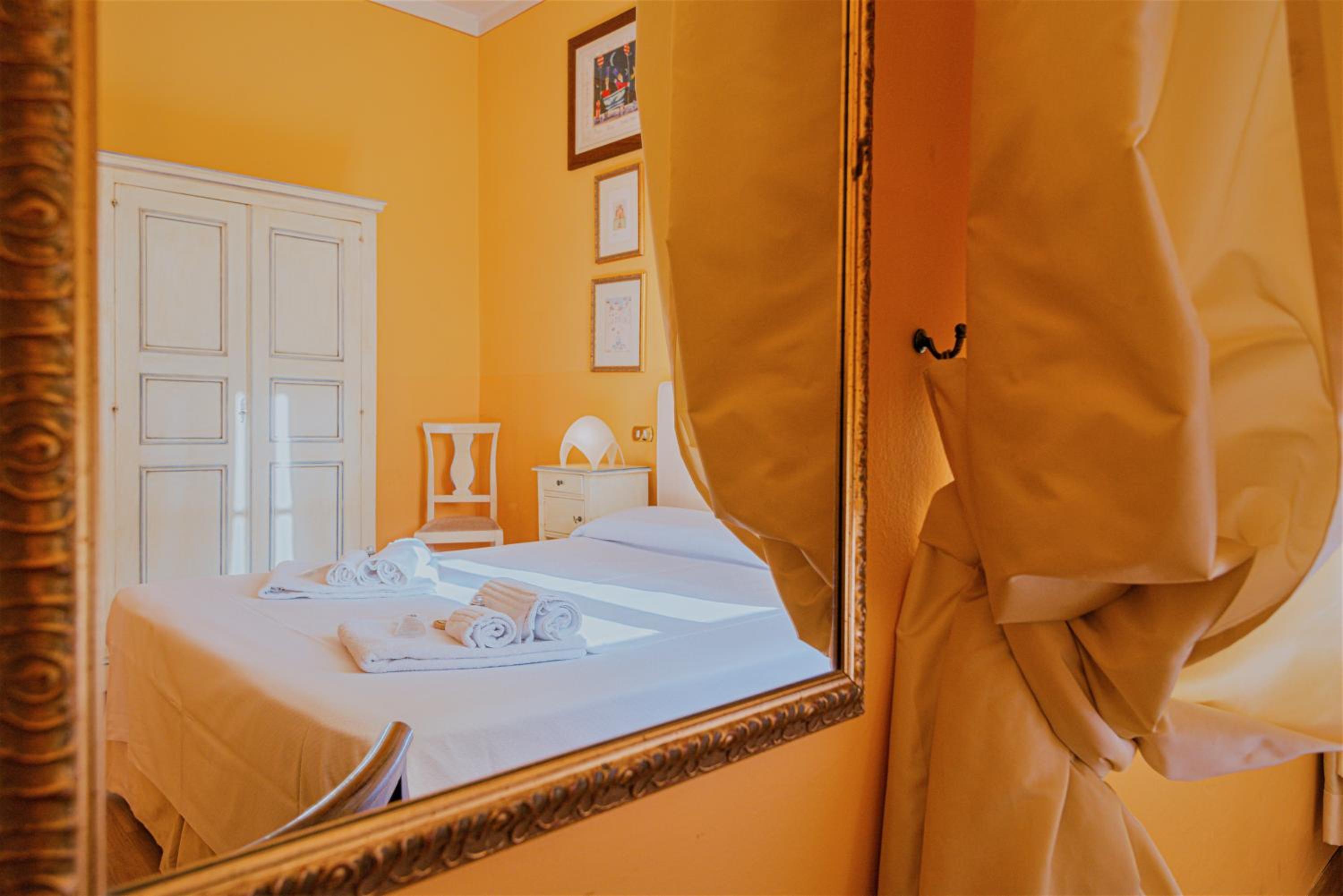Double Room - Photo 8