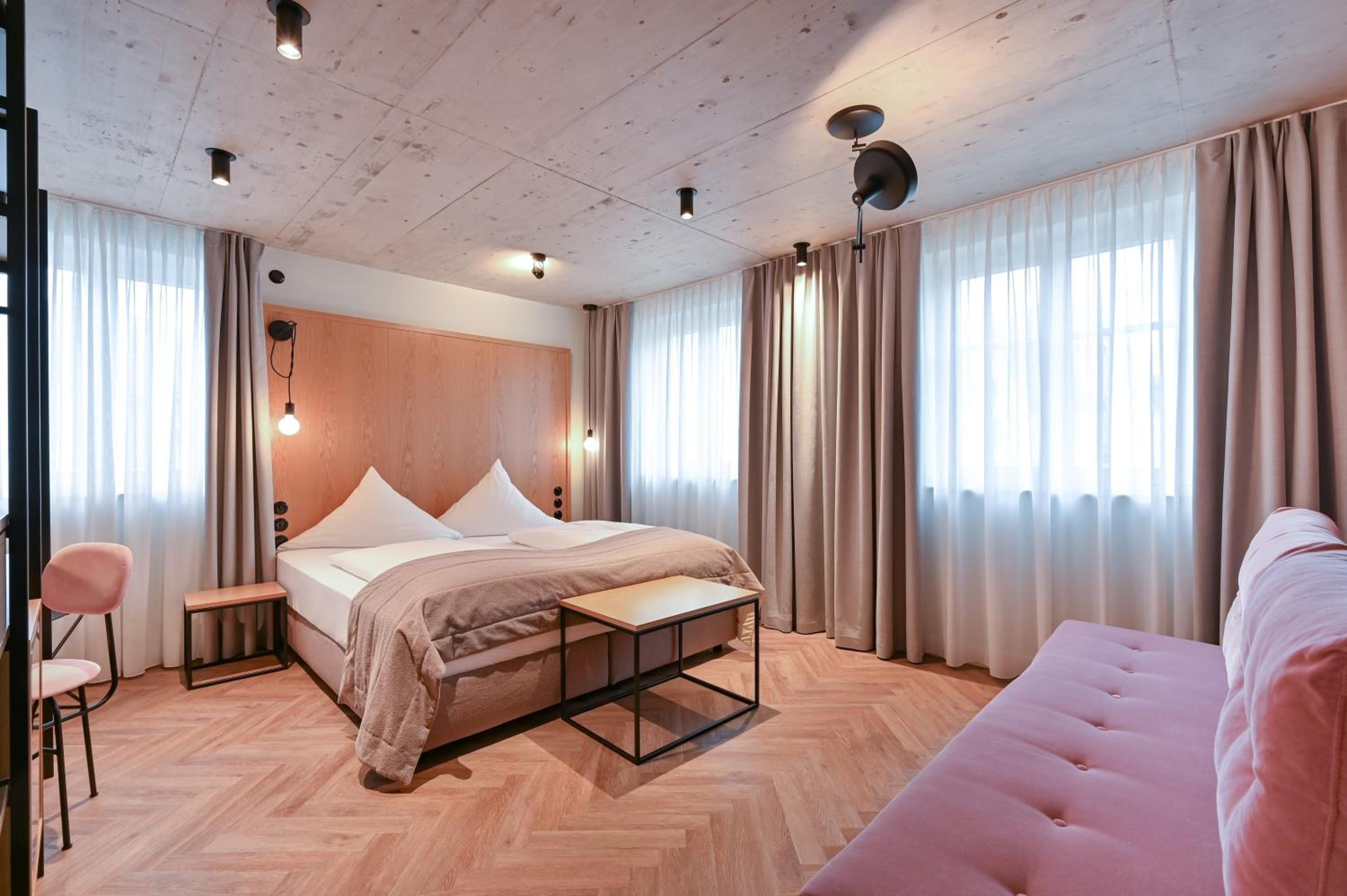 Double Room - large photo 2