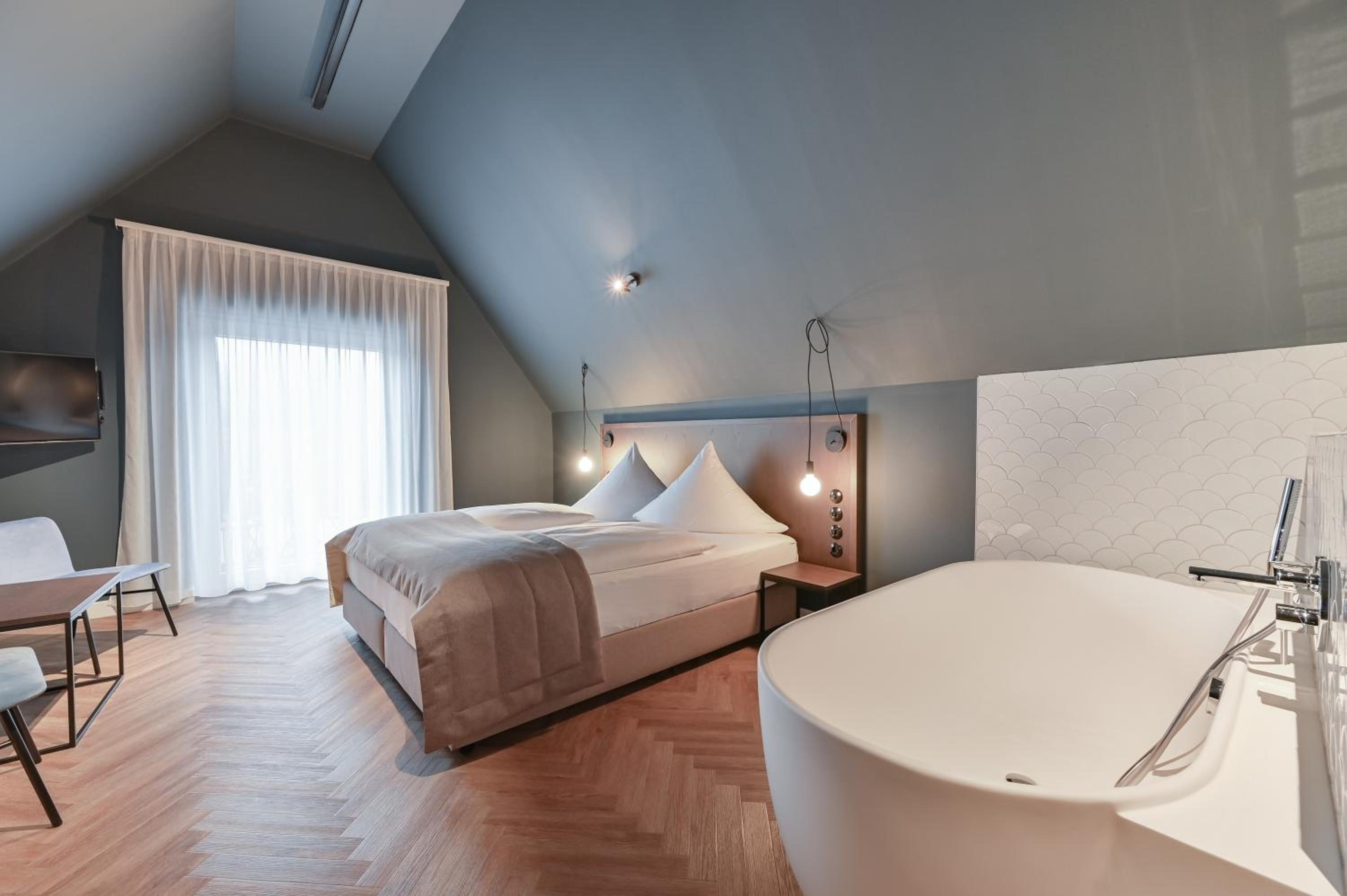Plus Double Room - Large - Photo 11