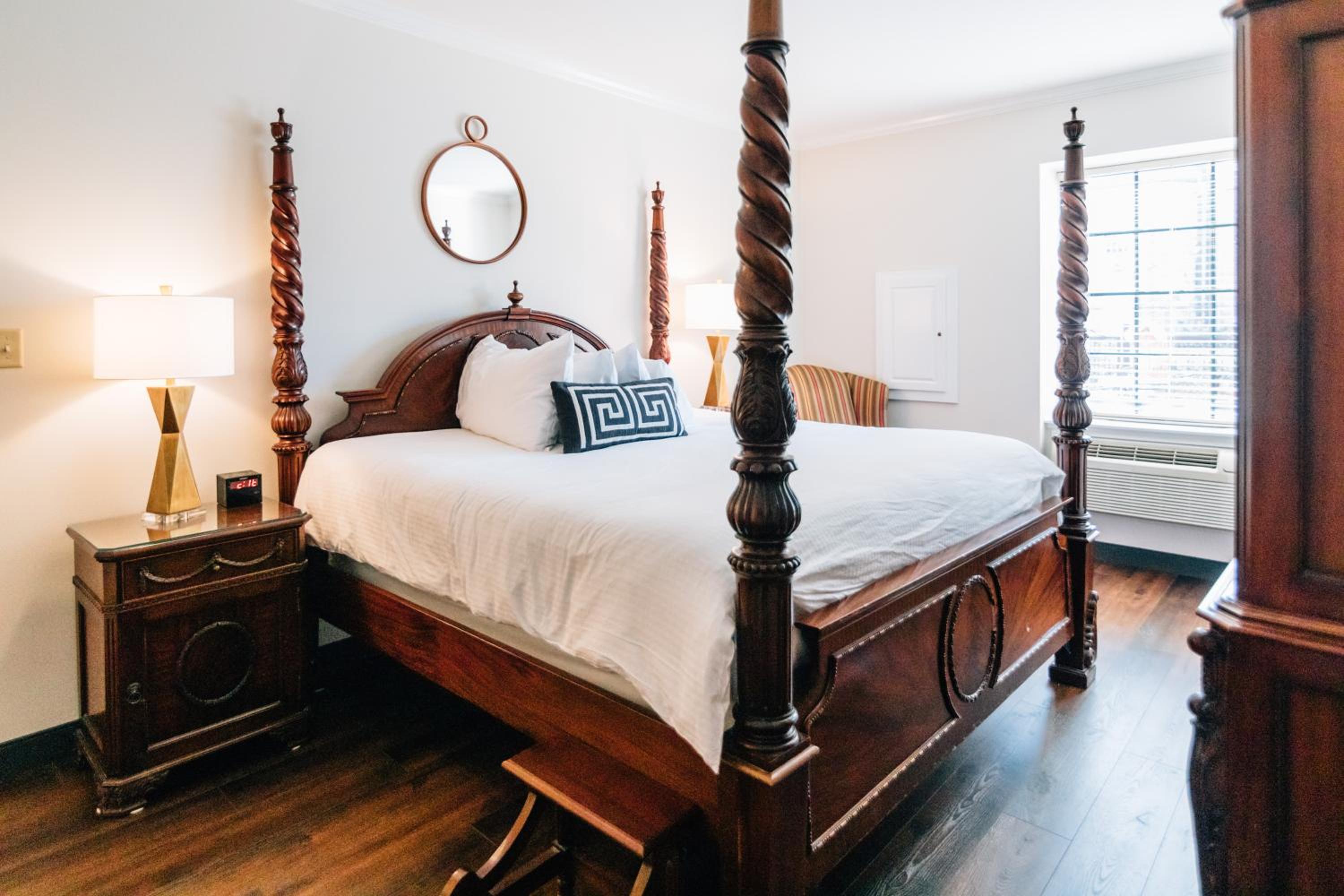 Deluxe King Room photo 1