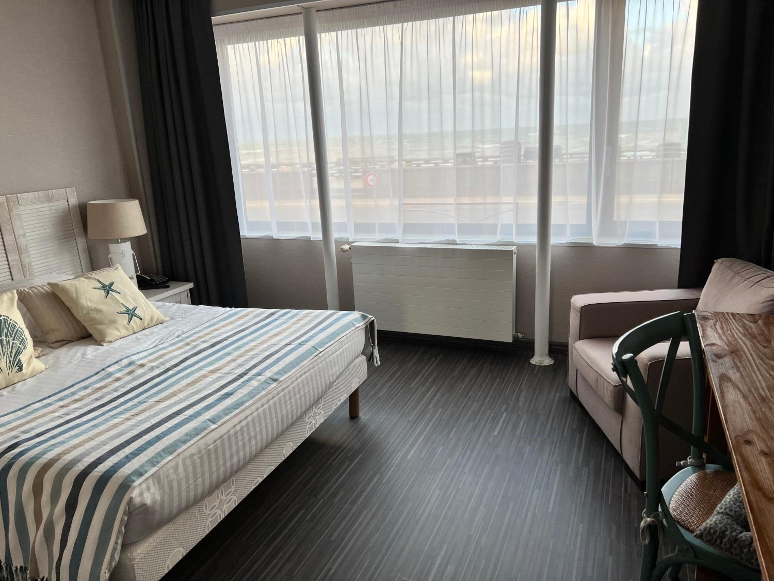Double Room sea side - Ground Floor
