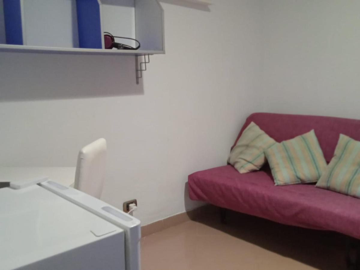 Standard Double Room with Shared Bathroom-No VIew photo 2